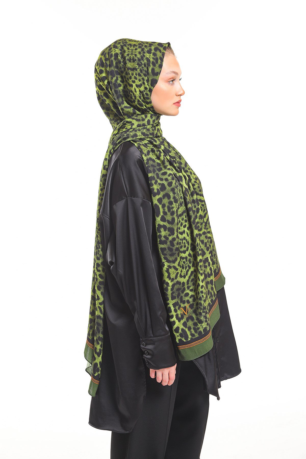 MODAL ŞALLeopar Desen Modal Seri Şal Askısı İle Birlikte 75x200 cm