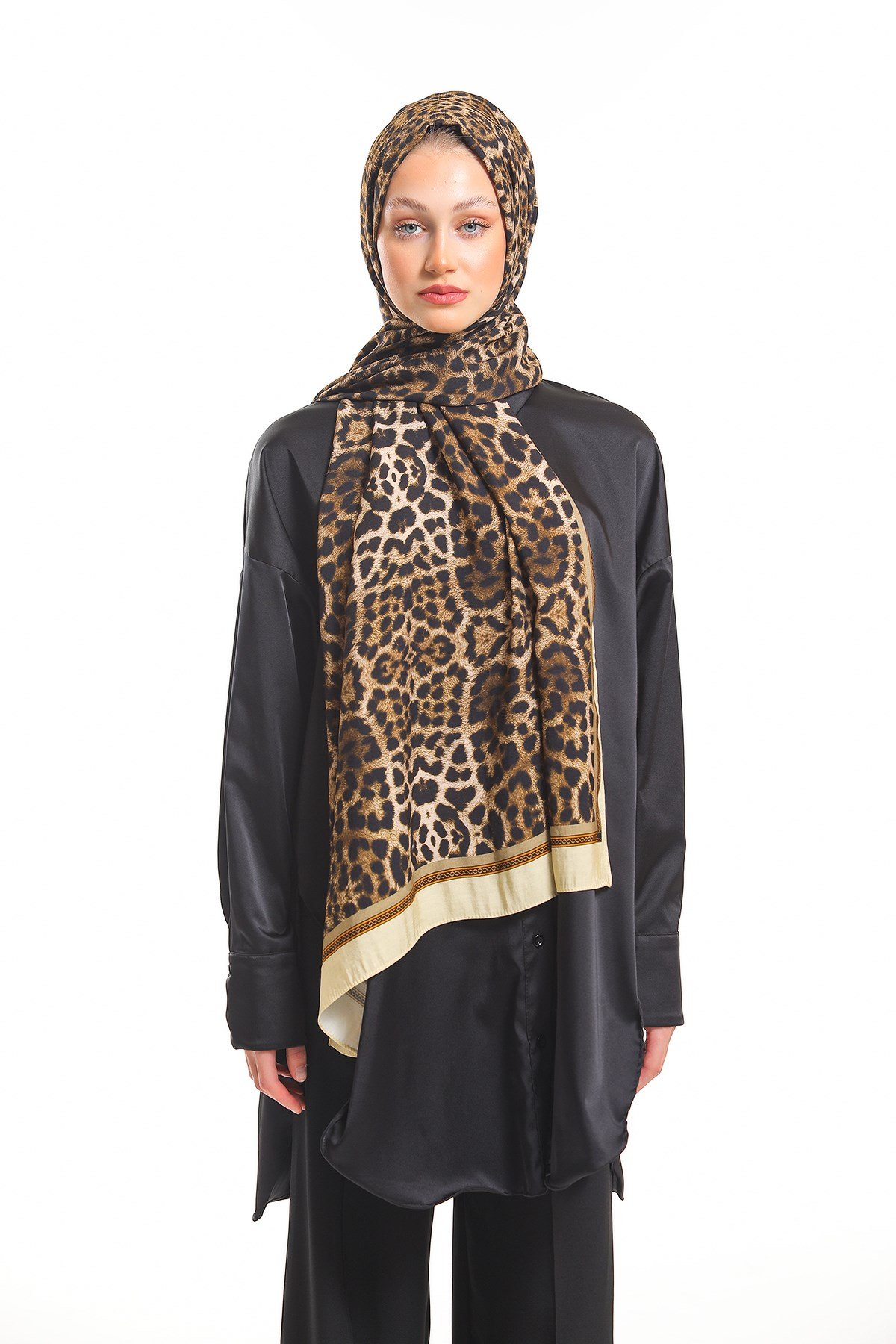 MODAL ŞALLeopar Desen Modal Seri Şal Askısı İle Birlikte 75x200 cm
