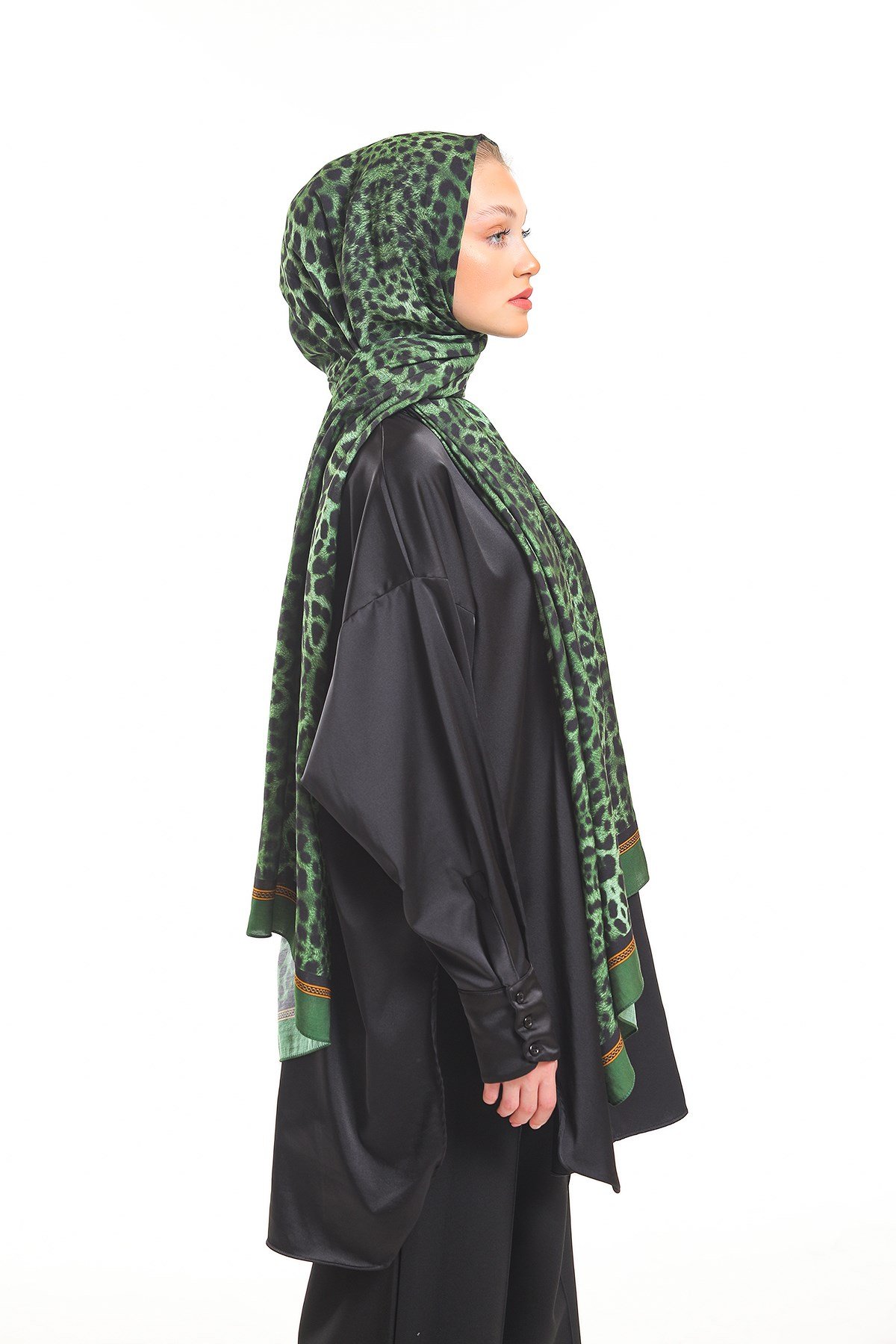 MODAL ŞALLeopar Desen Modal Seri Şal Askısı İle Birlikte 75x200 cm