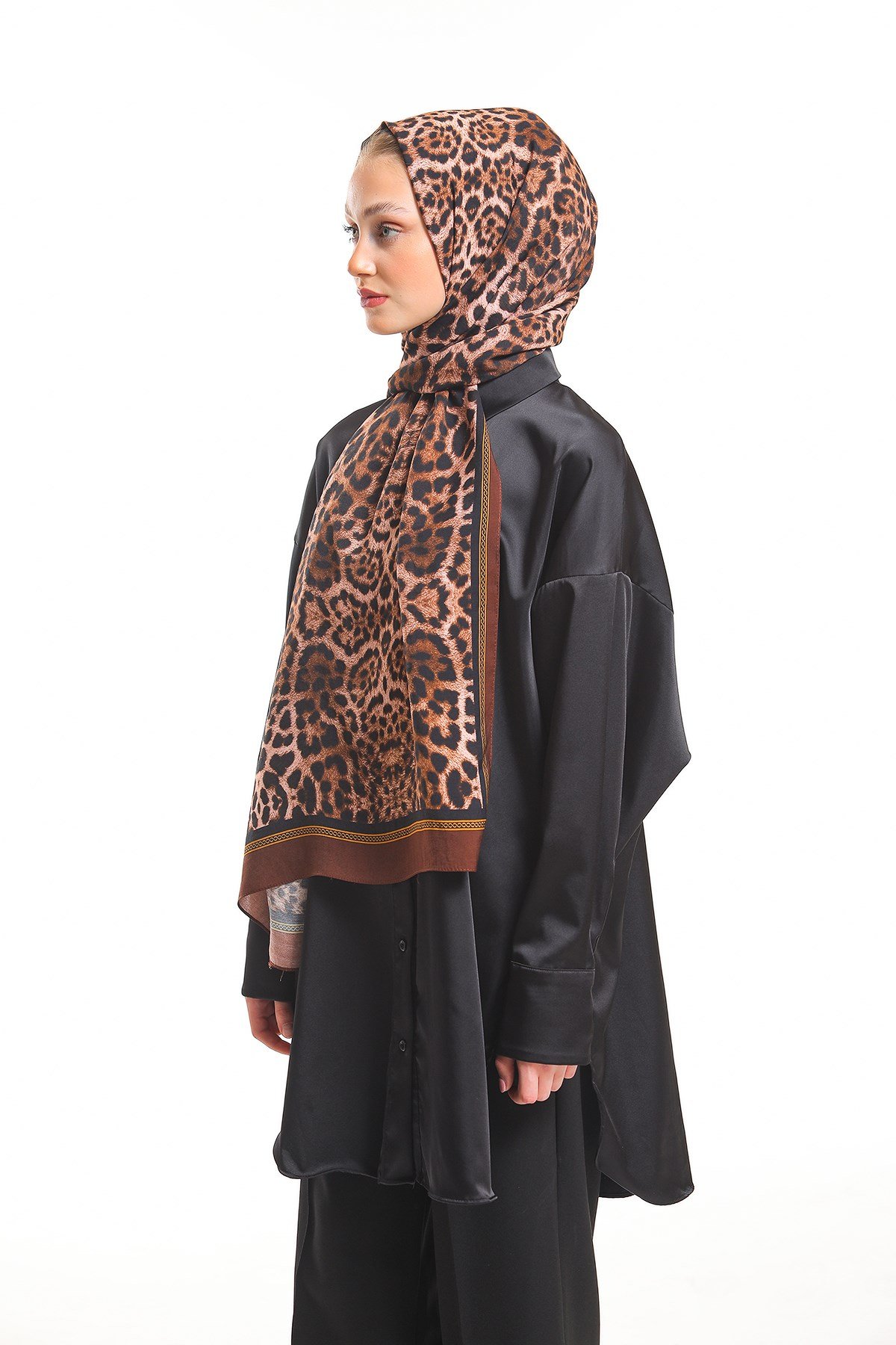 MODAL ŞALLeopar Desen Modal Seri Şal Askısı İle Birlikte 75x200 cm