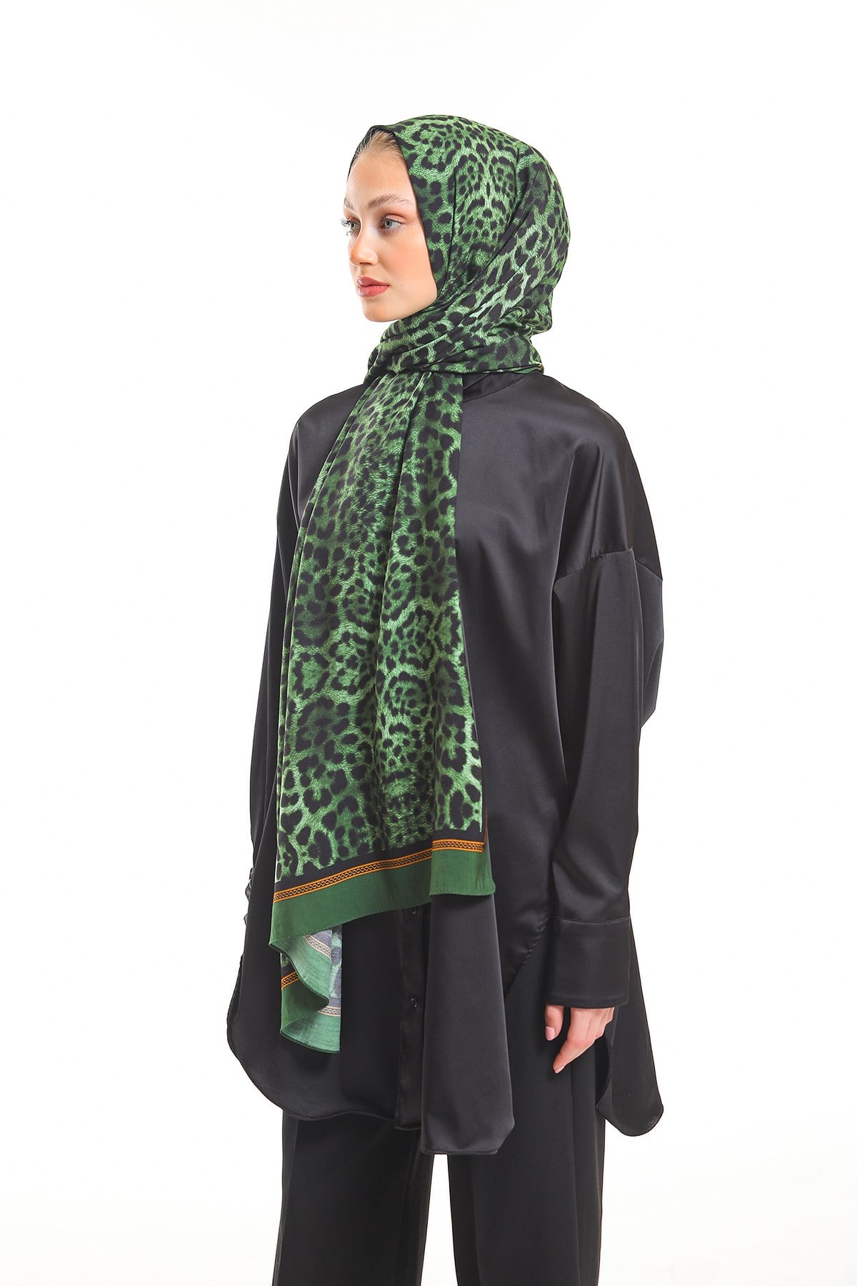 MODAL ŞALLeopar Desen Modal Seri Şal Askısı İle Birlikte 75x200 cm