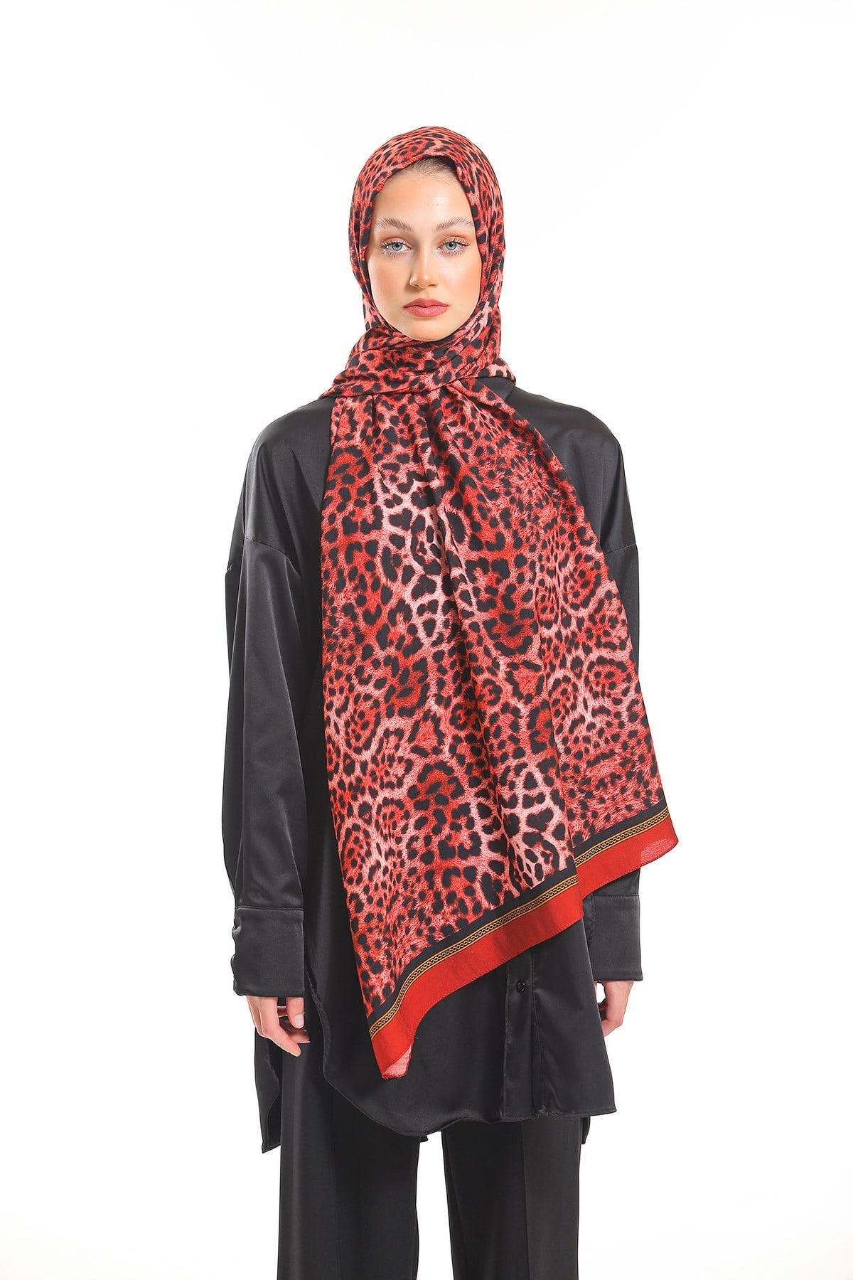 MODAL ŞALLeopar Desen Modal Seri Şal Askısı İle Birlikte 75x200 cm