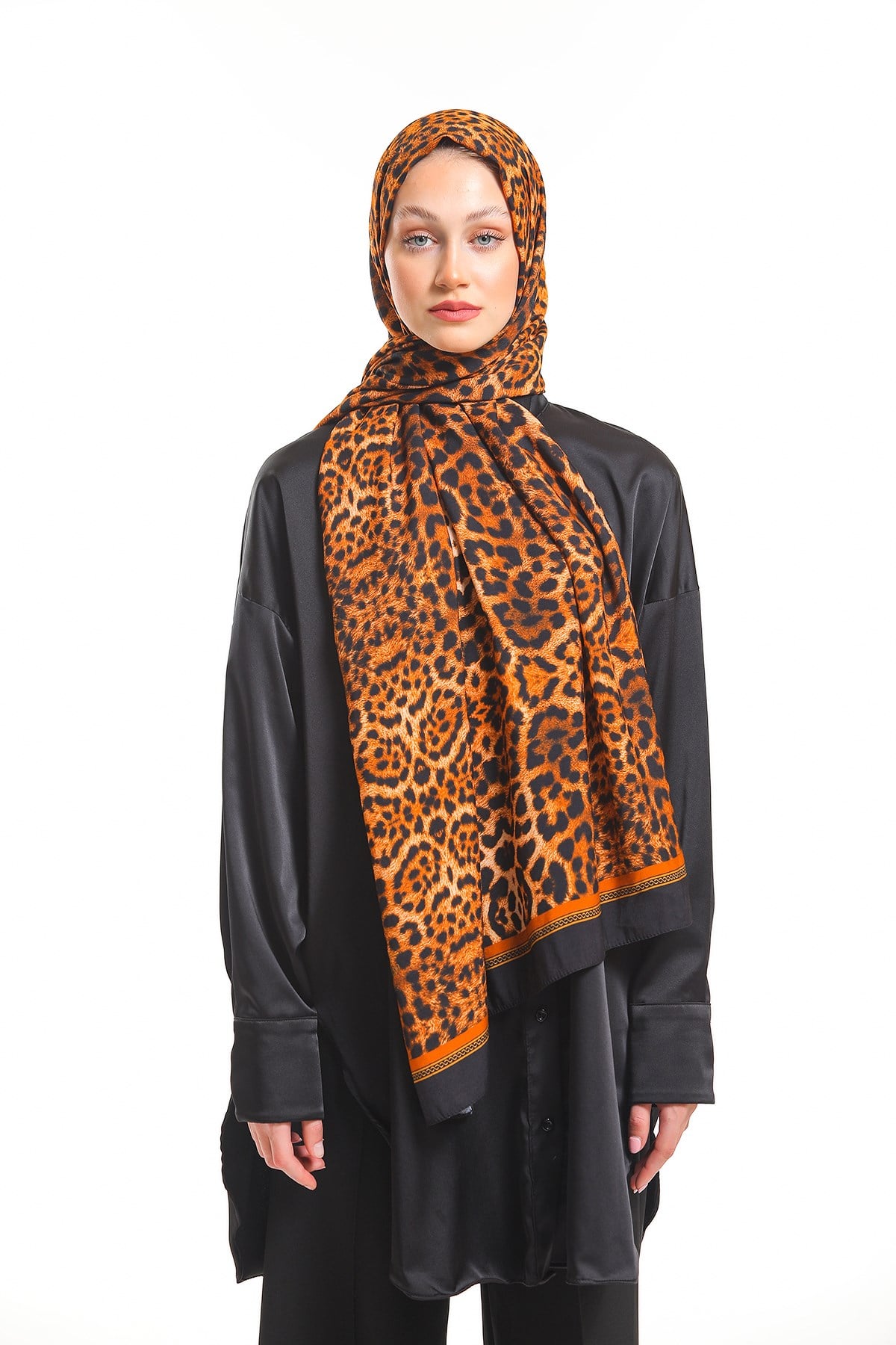 MODAL ŞALLeopar Desen Modal Seri Şal Askısı İle Birlikte 75x200 cm