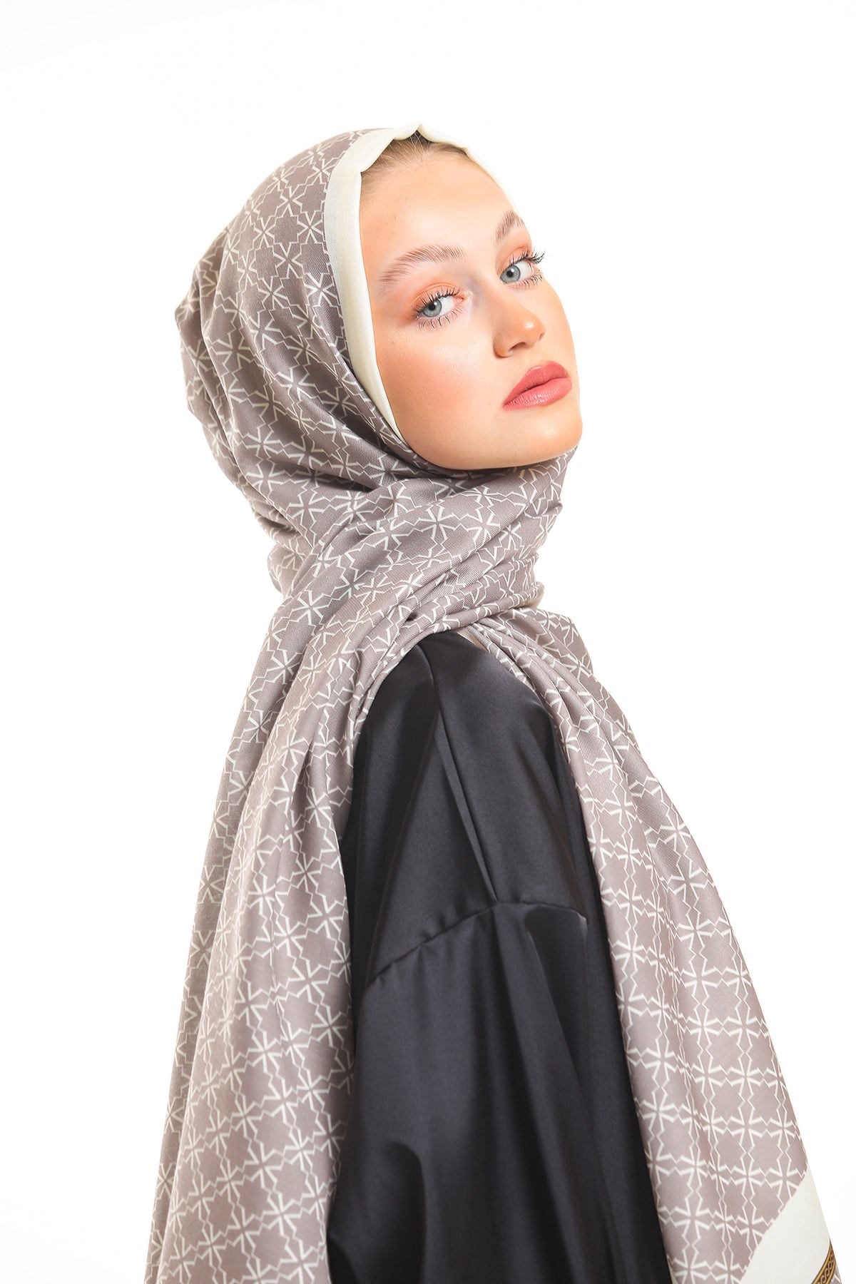 PAVIA ŞALGeometrik Desen Pavia Seri Şal Askısı ile Birlikte 75X200 cm