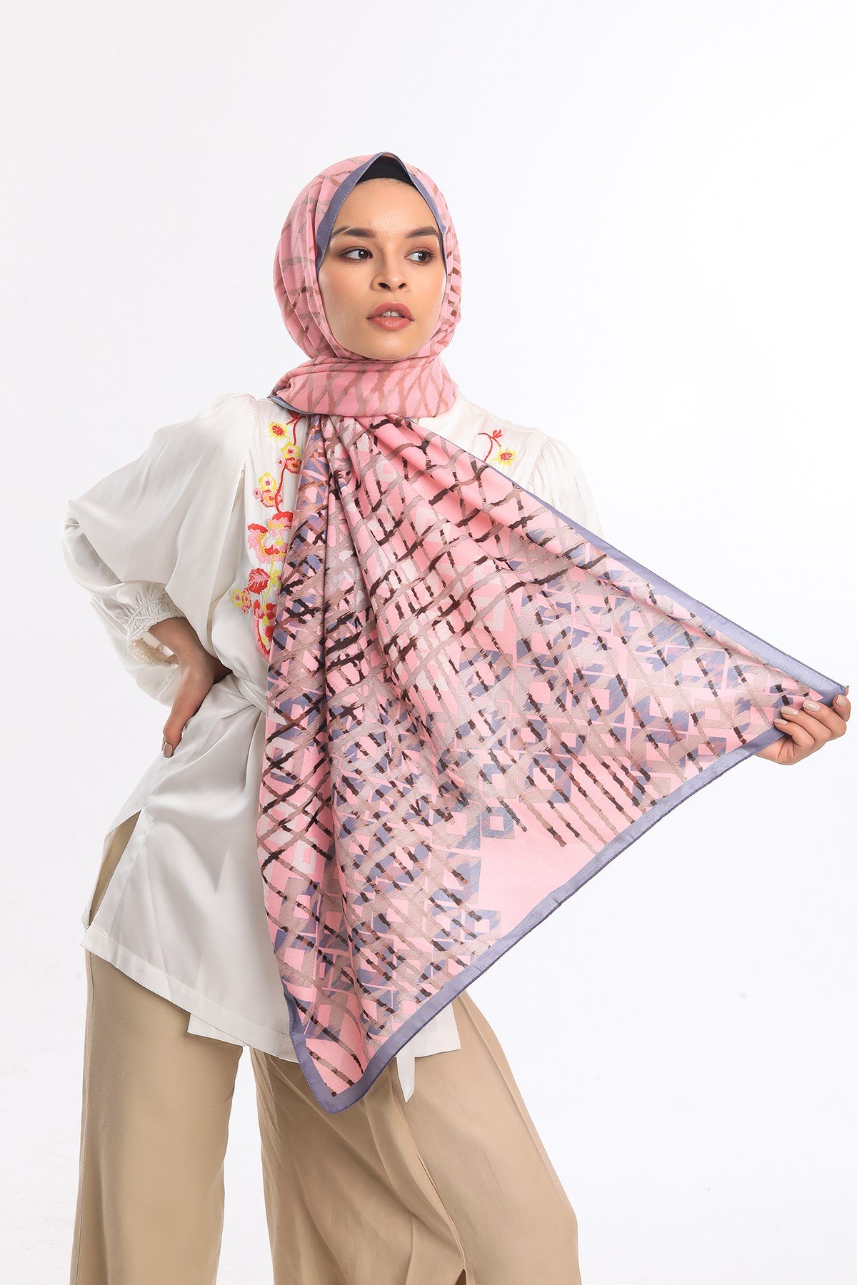 PAVIA ŞALGeometrik Desen Pavia Seri Şal Askısı ile Birlikte 75X200 cm