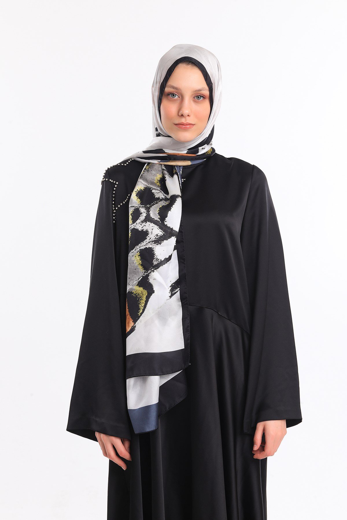DORA SATEN SERİ ŞALKelebek Desen Dora Saten Seri Şal Askısı İle Birlikte 75x200 cm