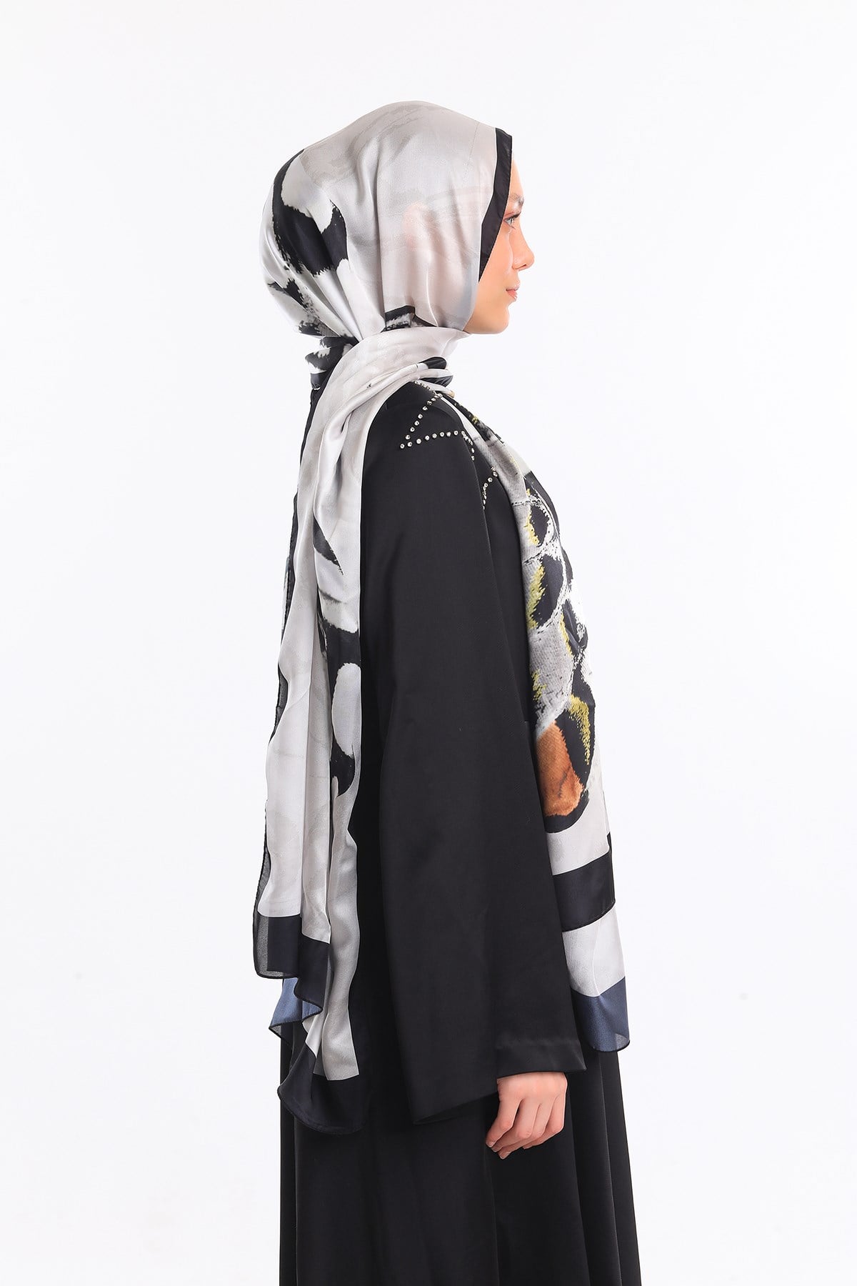 DORA SATEN SERİ ŞALKelebek Desen Dora Saten Seri Şal Askısı İle Birlikte 75x200 cm