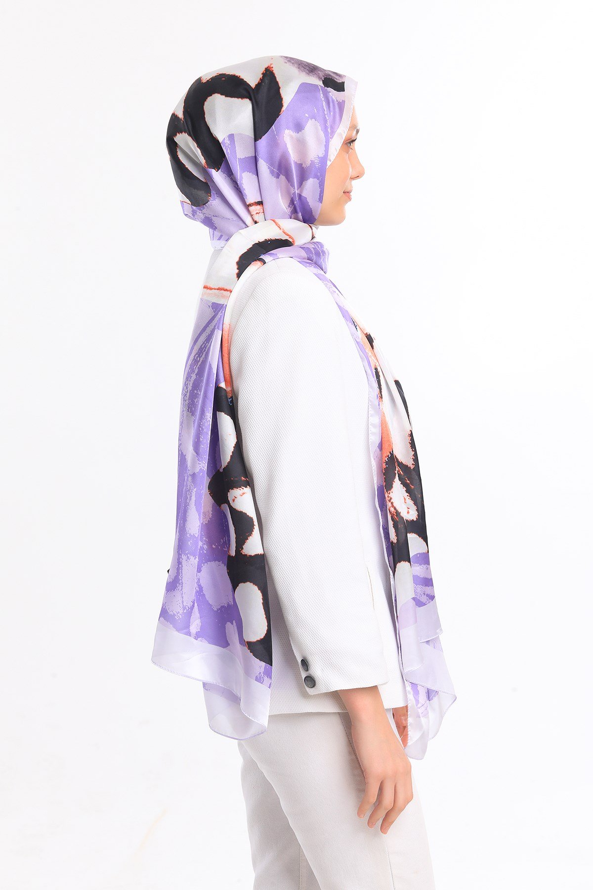 DORA SATEN SERİ ŞALKelebek Desen Dora Saten Seri Şal Askısı İle Birlikte 75x200 cm