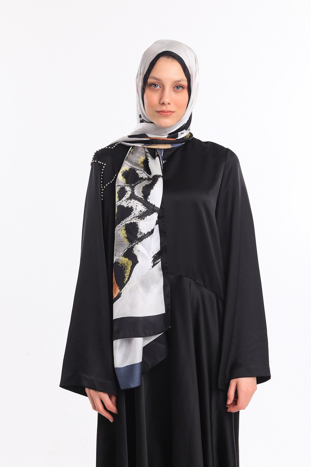 DORA SATEN SERİ ŞALKelebek Desen Dora Saten Seri Şal Askısı İle Birlikte 75x200 cm