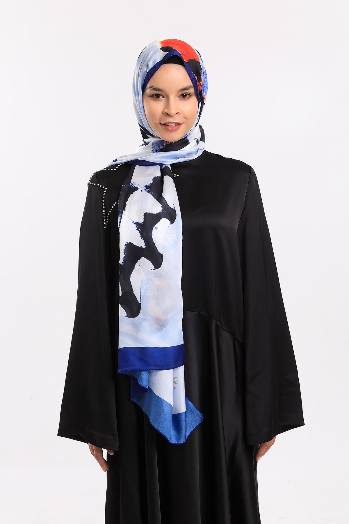 DORA SATEN SERİ ŞALKelebek Desen Dora Saten Seri Şal Askısı İle Birlikte 75x200 cm