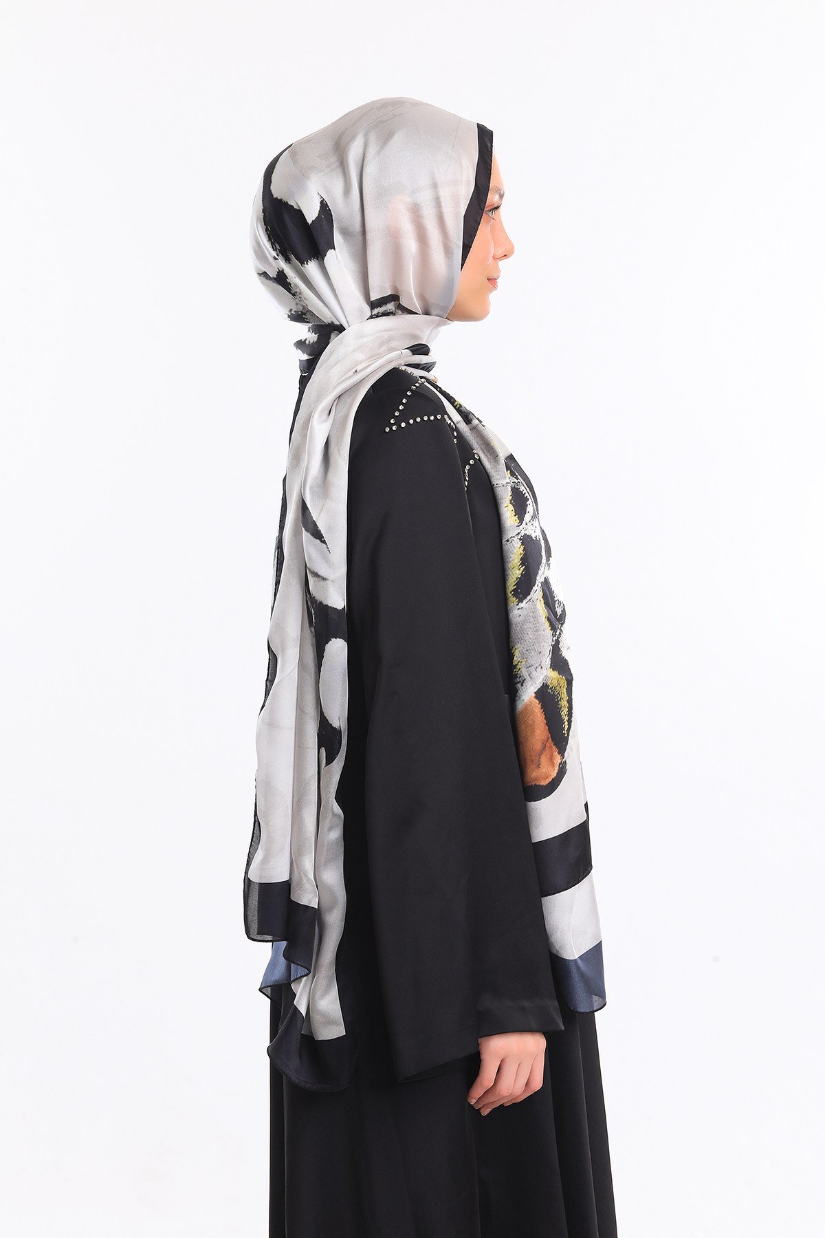 DORA SATEN SERİ ŞALKelebek Desen Dora Saten Seri Şal Askısı İle Birlikte 75x200 cm