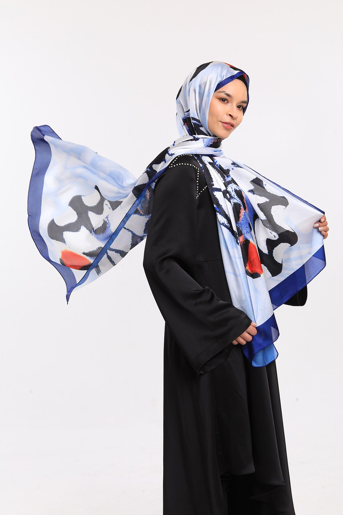 DORA SATEN SERİ ŞALKelebek Desen Dora Saten Seri Şal Askısı İle Birlikte 75x200 cm