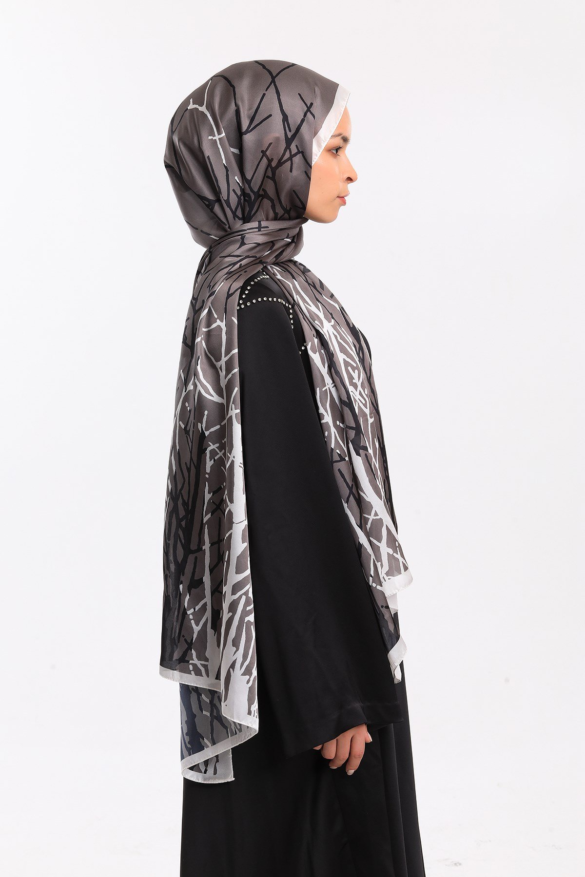 DORA SATEN SERİ ŞALGeometrik Desen Dora Saten Seri Şal Askısı İle Birlikte 75x200 cm