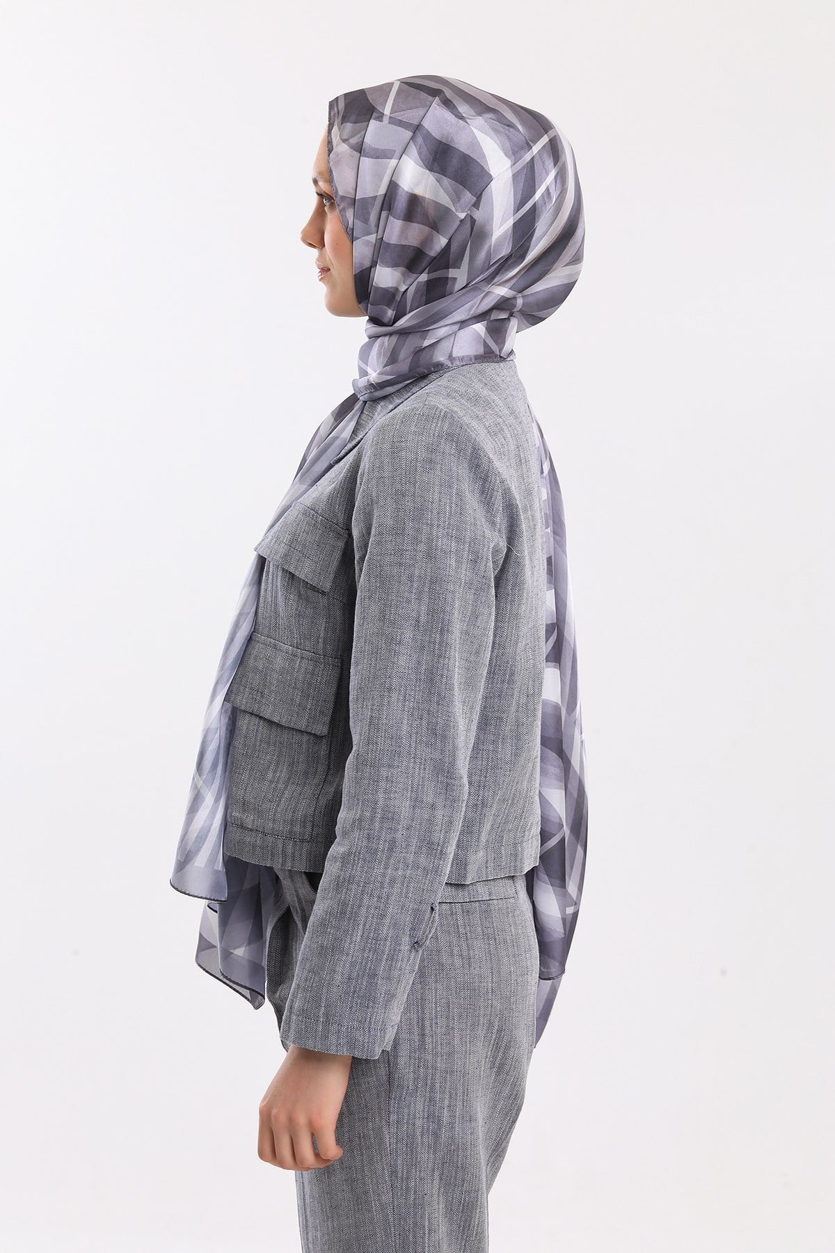 DORA SATEN SERİ ŞALGeometrik Desen Dora Saten Seri Şal Askısı İle Birlikte 75x200