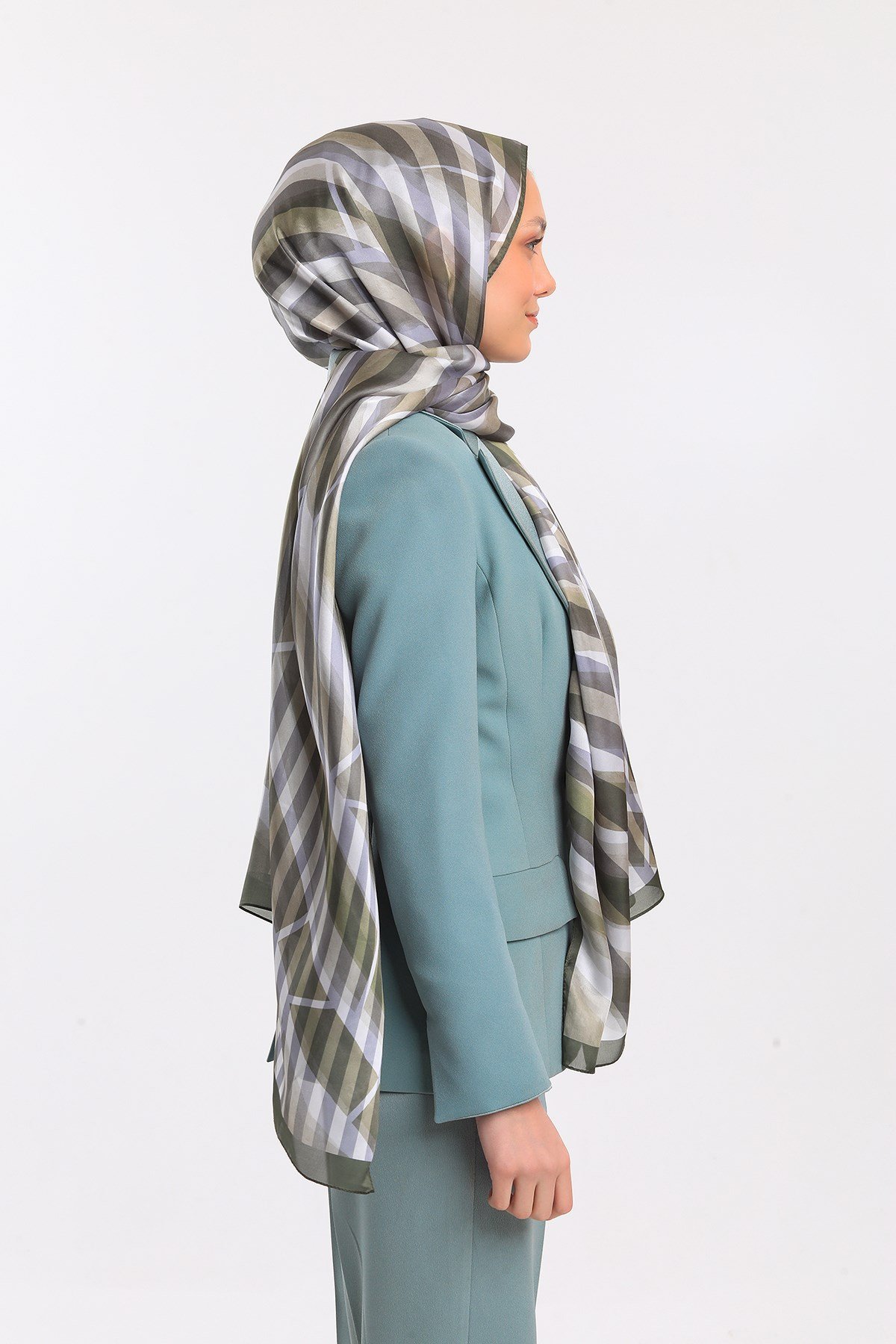DORA SATEN SERİ ŞALGeometrik Desen Dora Saten Seri Şal Askısı İle Birlikte 75x200
