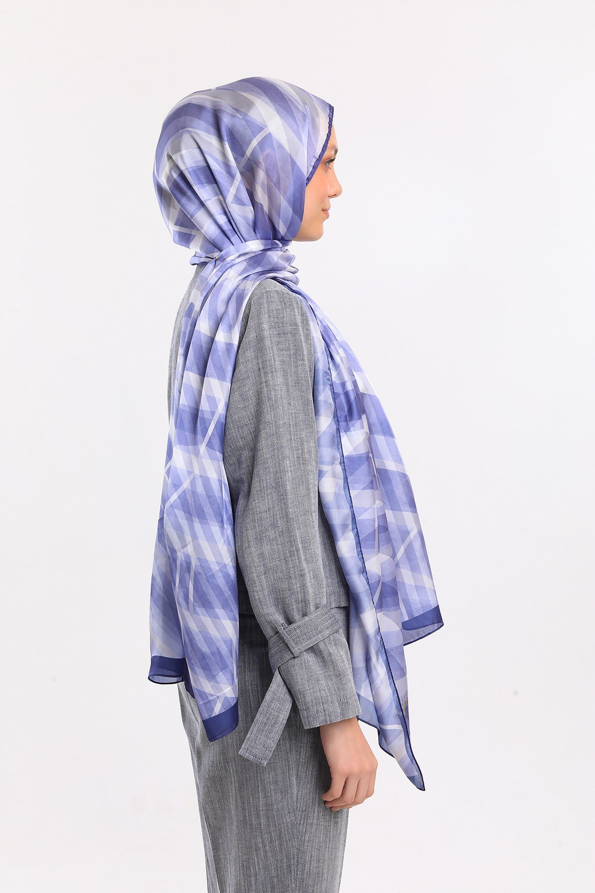 DORA SATEN SERİ ŞALGeometrik Desen Dora Saten Seri Şal Askısı İle Birlikte 75x200