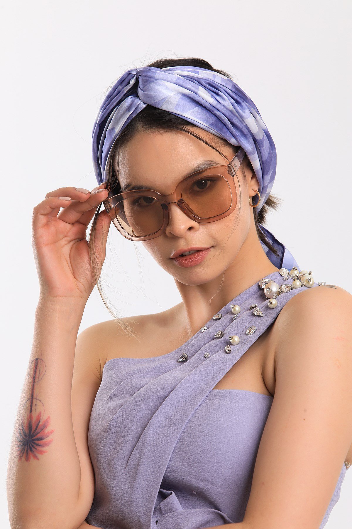 DORA SATEN SERİ ŞALGeometrik Desen Dora Saten Seri Şal Askısı İle Birlikte 75x200