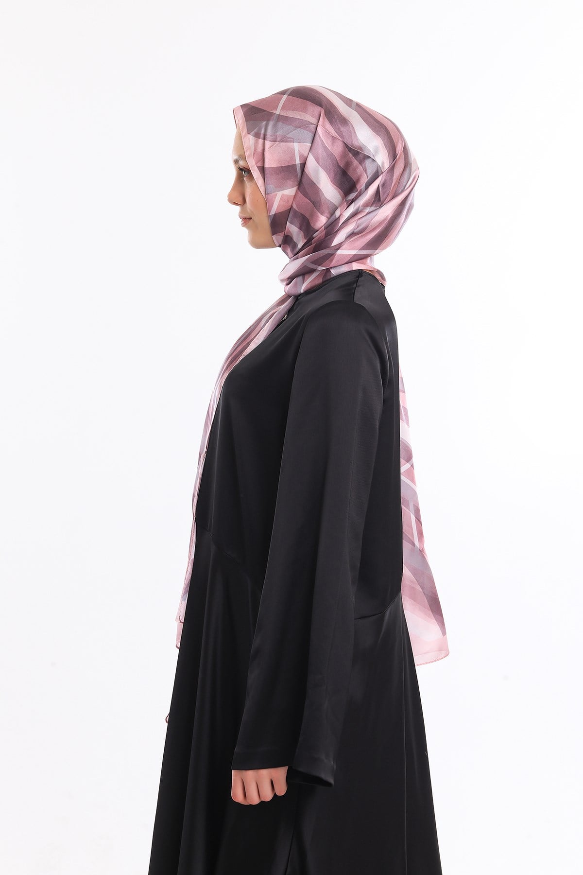 DORA SATEN SERİ ŞALGeometrik Desen Dora Saten Seri Şal Askısı İle Birlikte 75x200
