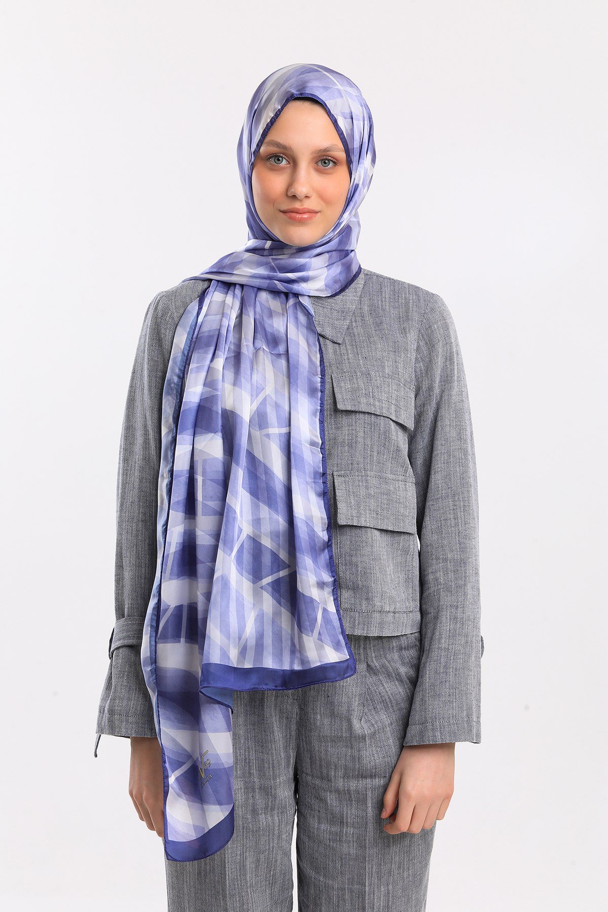 DORA SATEN SERİ ŞALGeometrik Desen Dora Saten Seri Şal Askısı İle Birlikte 75x200