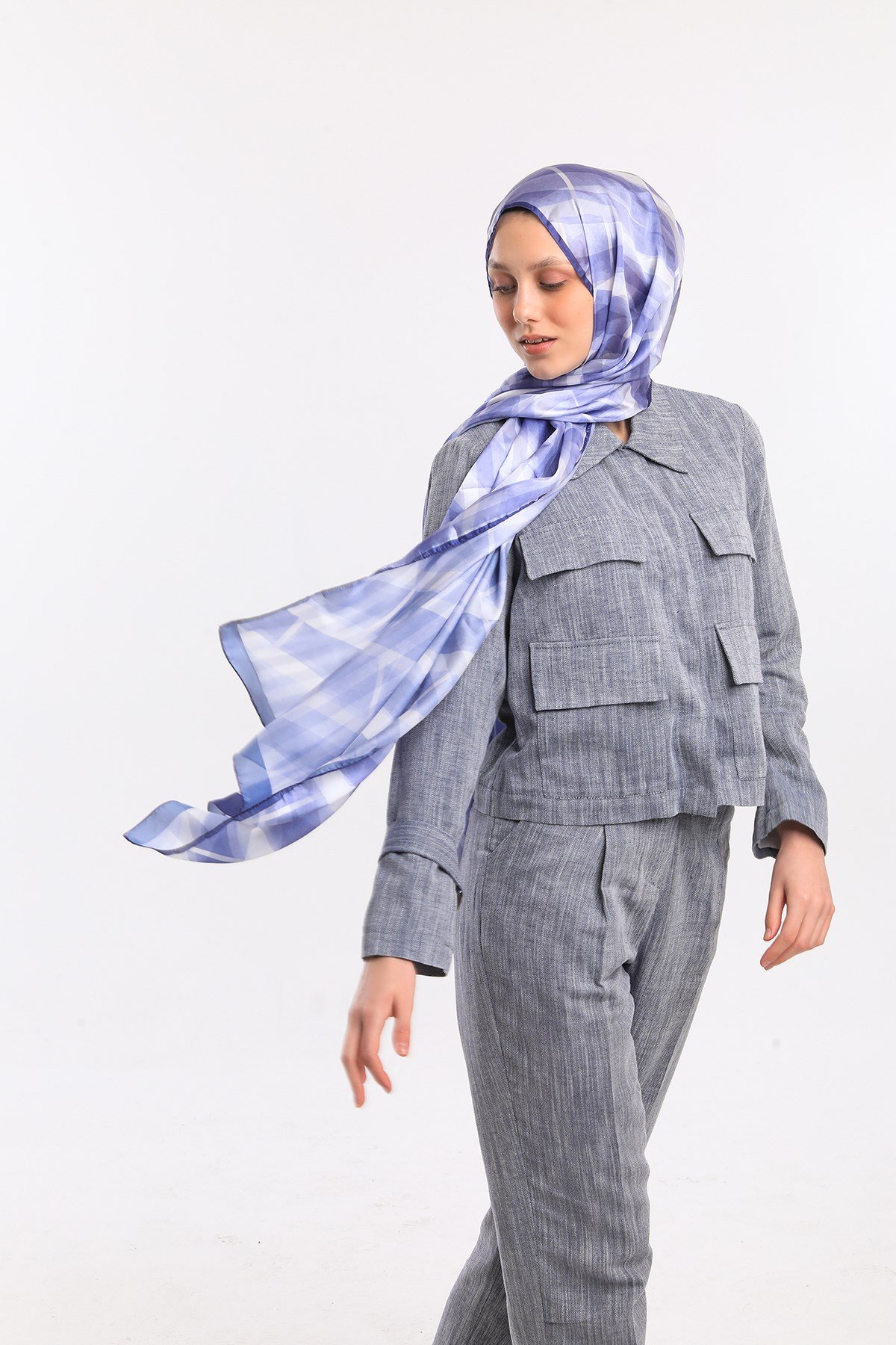 DORA SATEN SERİ ŞALGeometrik Desen Dora Saten Seri Şal Askısı İle Birlikte 75x200