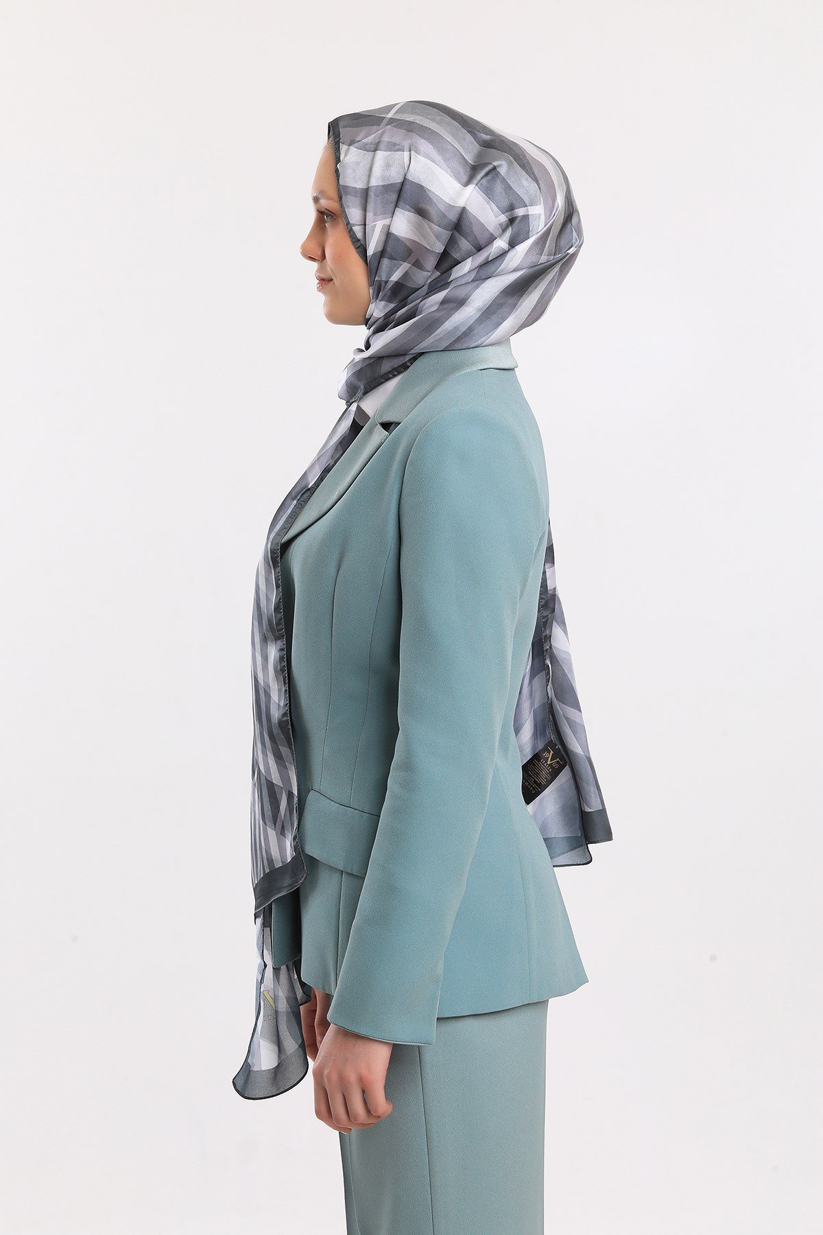 DORA SATEN SERİ ŞALGeometrik Desen Dora Saten Seri Şal Askısı İle Birlikte 75x200