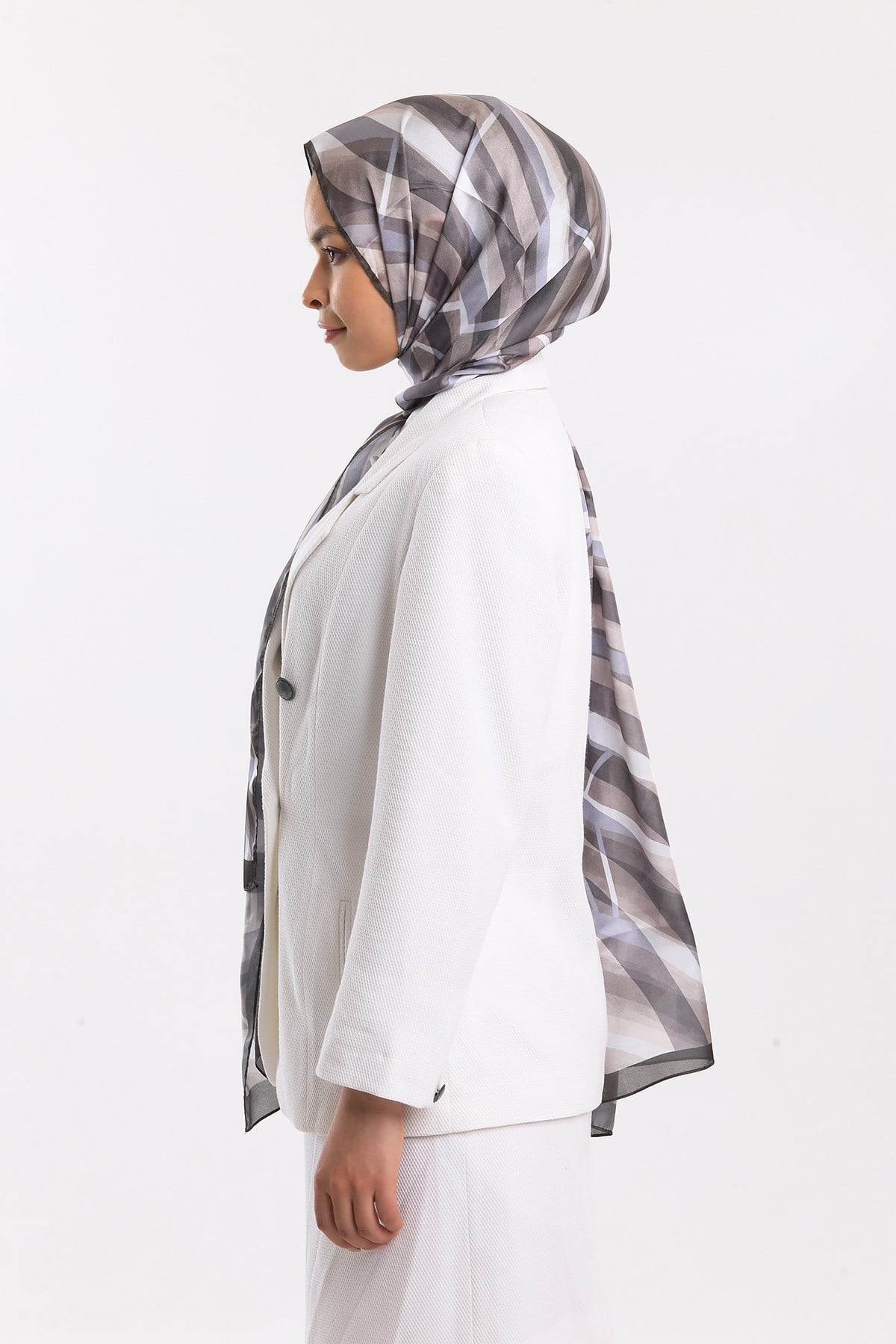 DORA SATEN SERİ ŞALGeometrik Desen Dora Saten Seri Şal Askısı İle Birlikte 75x200