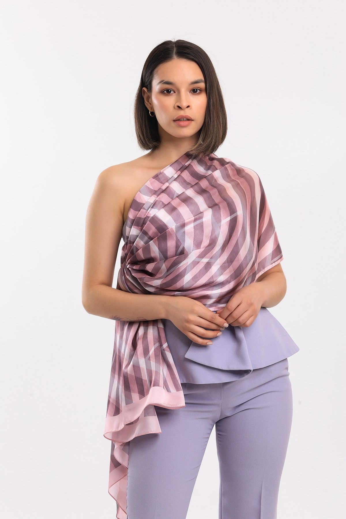 DORA SATEN SERİ ŞALGeometrik Desen Dora Saten Seri Şal Askısı İle Birlikte 75x200