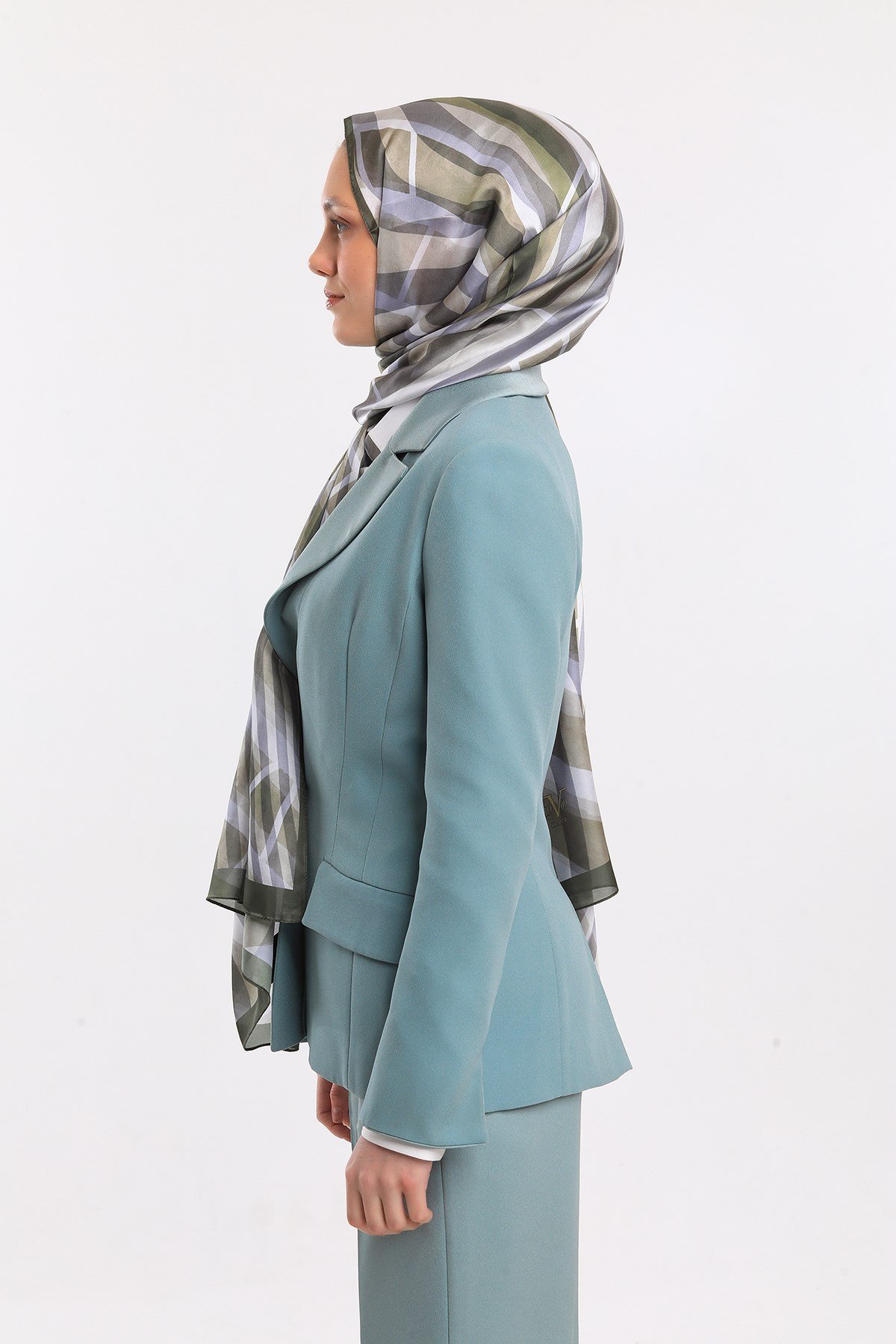 DORA SATEN SERİ ŞALGeometrik Desen Dora Saten Seri Şal Askısı İle Birlikte 75x200