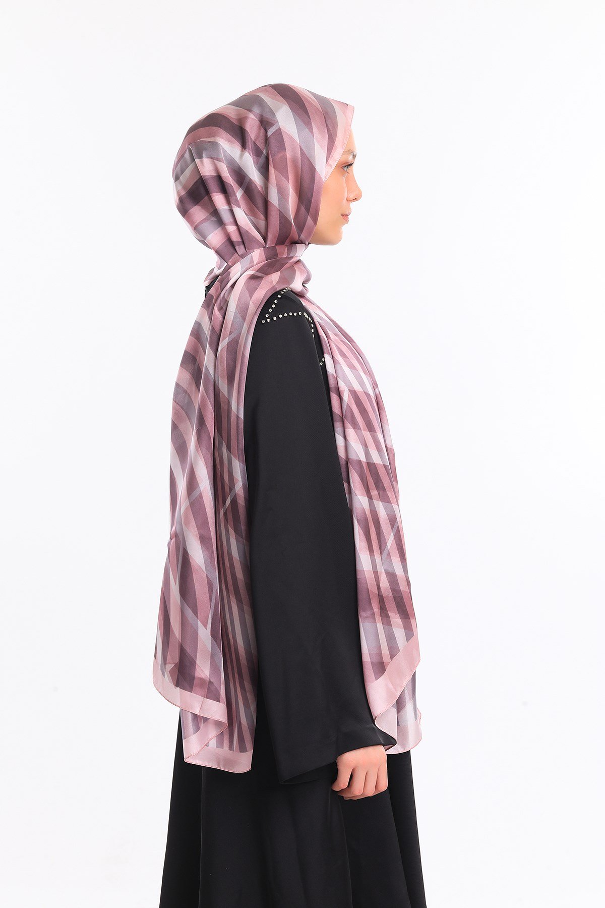 DORA SATEN SERİ ŞALGeometrik Desen Dora Saten Seri Şal Askısı İle Birlikte 75x200