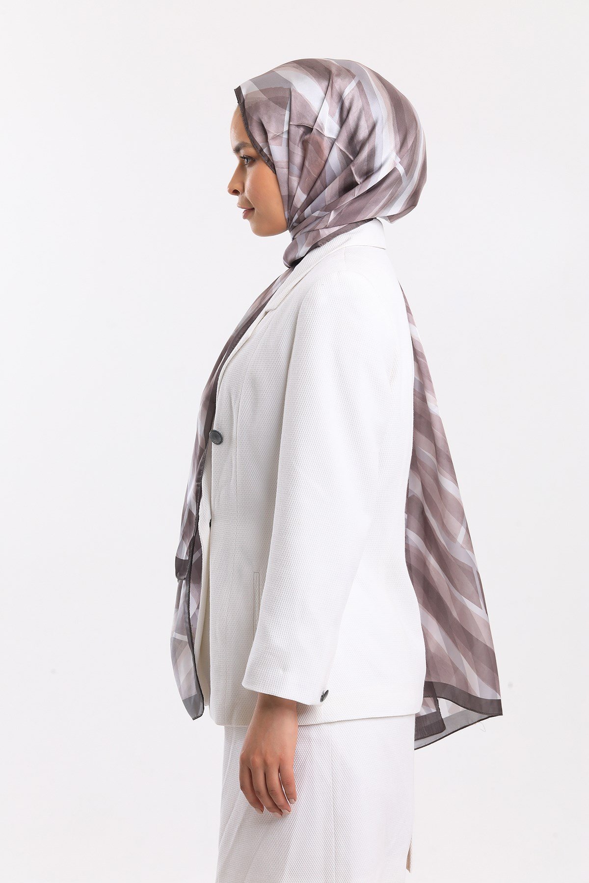 DORA SATEN SERİ ŞALGeometrik Desen Dora Saten Seri Şal Askısı İle Birlikte 75x200