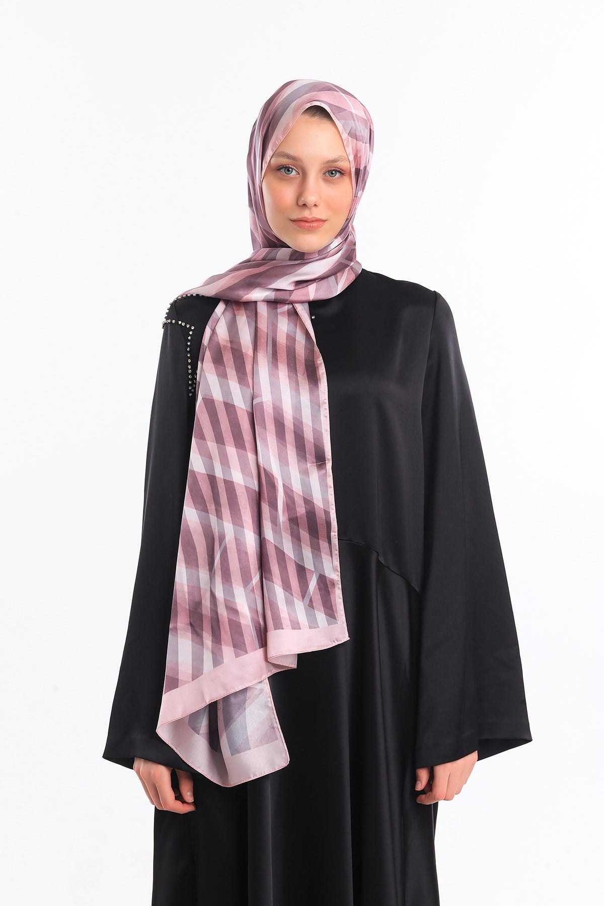 DORA SATEN SERİ ŞALGeometrik Desen Dora Saten Seri Şal Askısı İle Birlikte 75x200