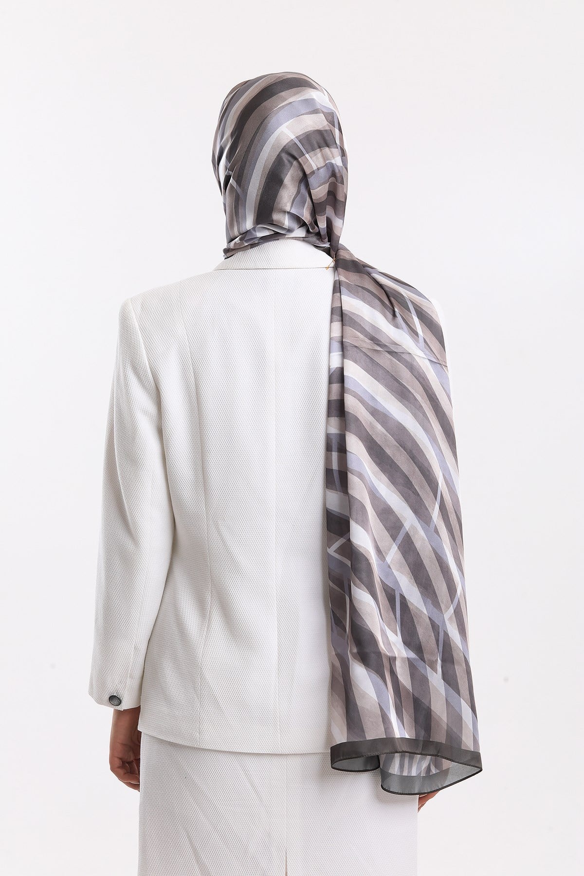 DORA SATEN SERİ ŞALGeometrik Desen Dora Saten Seri Şal Askısı İle Birlikte 75x200