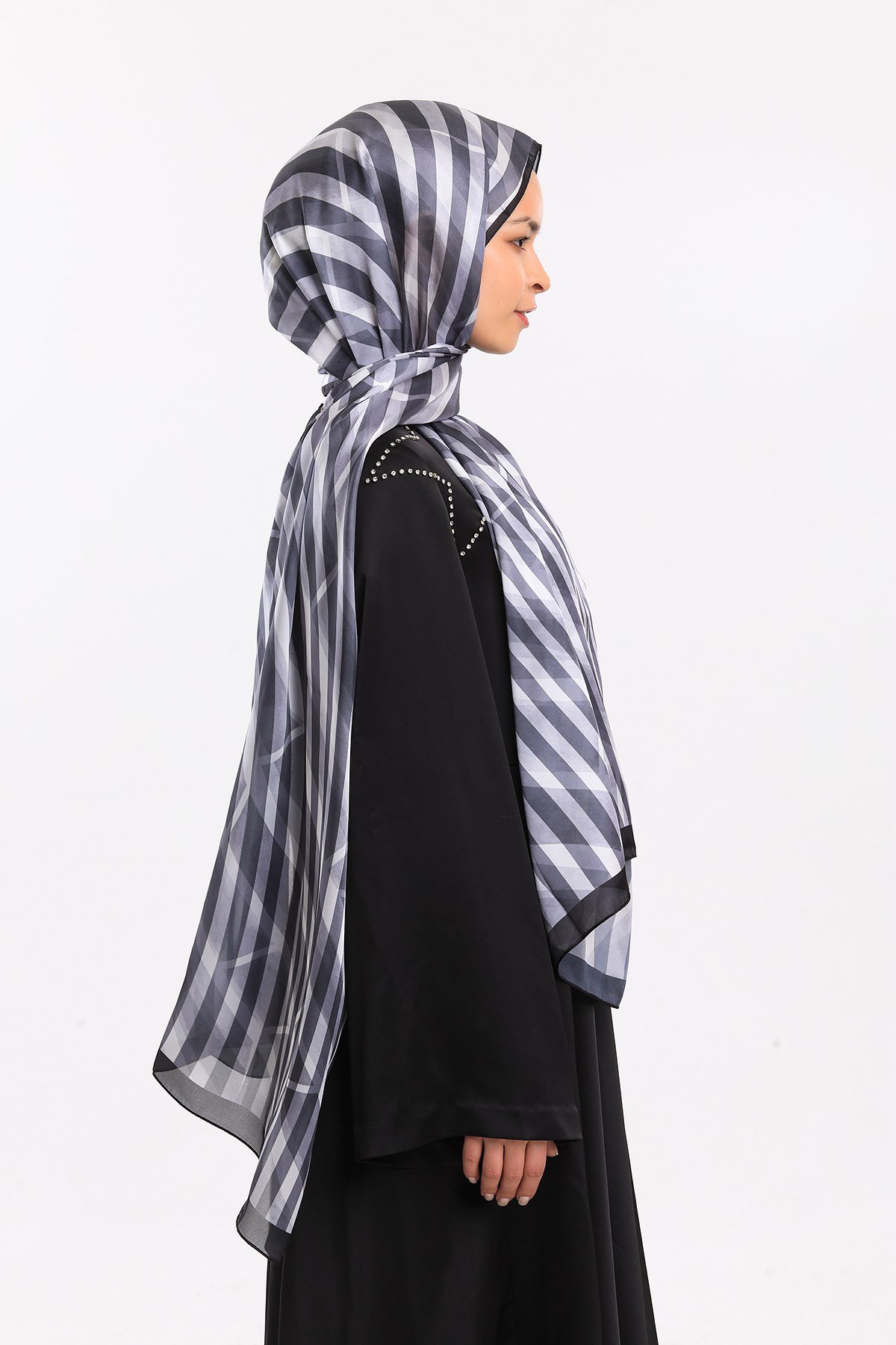 DORA SATEN SERİ ŞALGeometrik Desen Dora Saten Seri Şal Askısı İle Birlikte 75x200