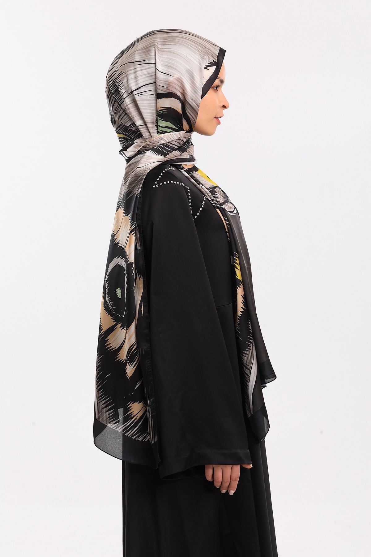 DORA SATEN SERİ ŞALKelebek Desen Dora Saten Seri Şal Askısı İle Birlikte 75x200