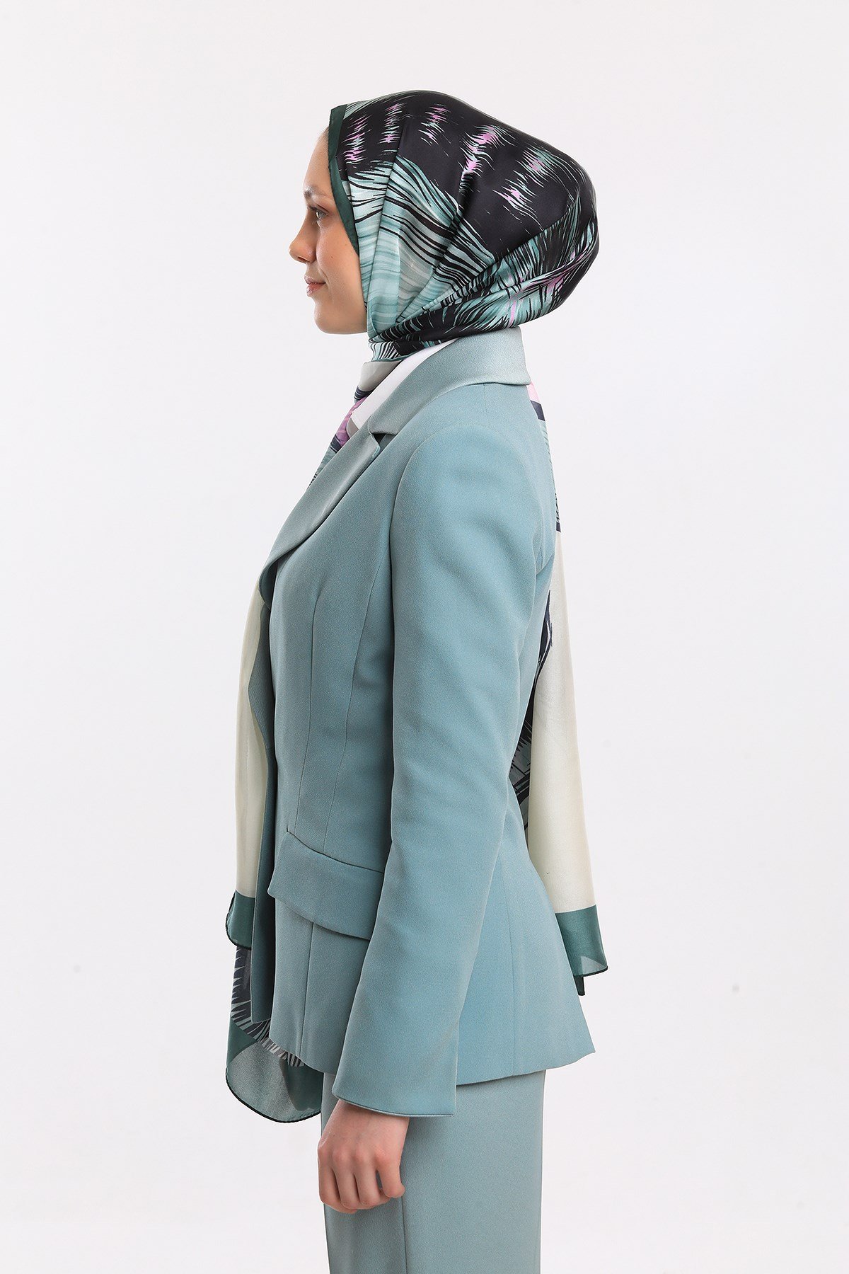 DORA SATEN SERİ ŞALKelebek Desen Dora Saten Seri Şal Askısı İle Birlikte 75x200