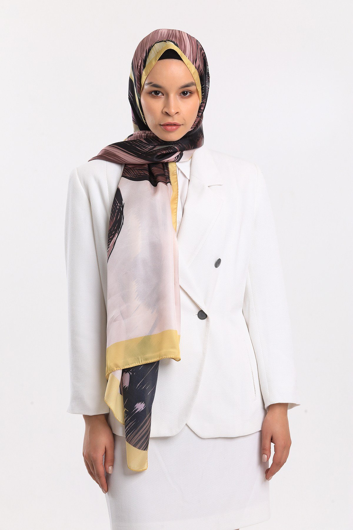 DORA SATEN SERİ ŞALKelebek Desen Dora Saten Seri Şal Askısı İle Birlikte 75x200