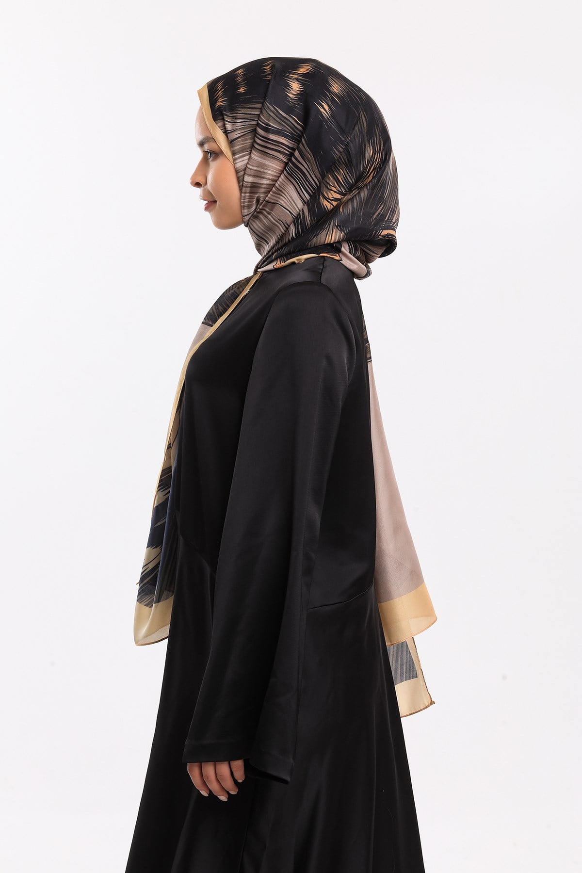 DORA SATEN SERİ ŞALKelebek Desen Dora Saten Seri Şal Askısı İle Birlikte 75x200