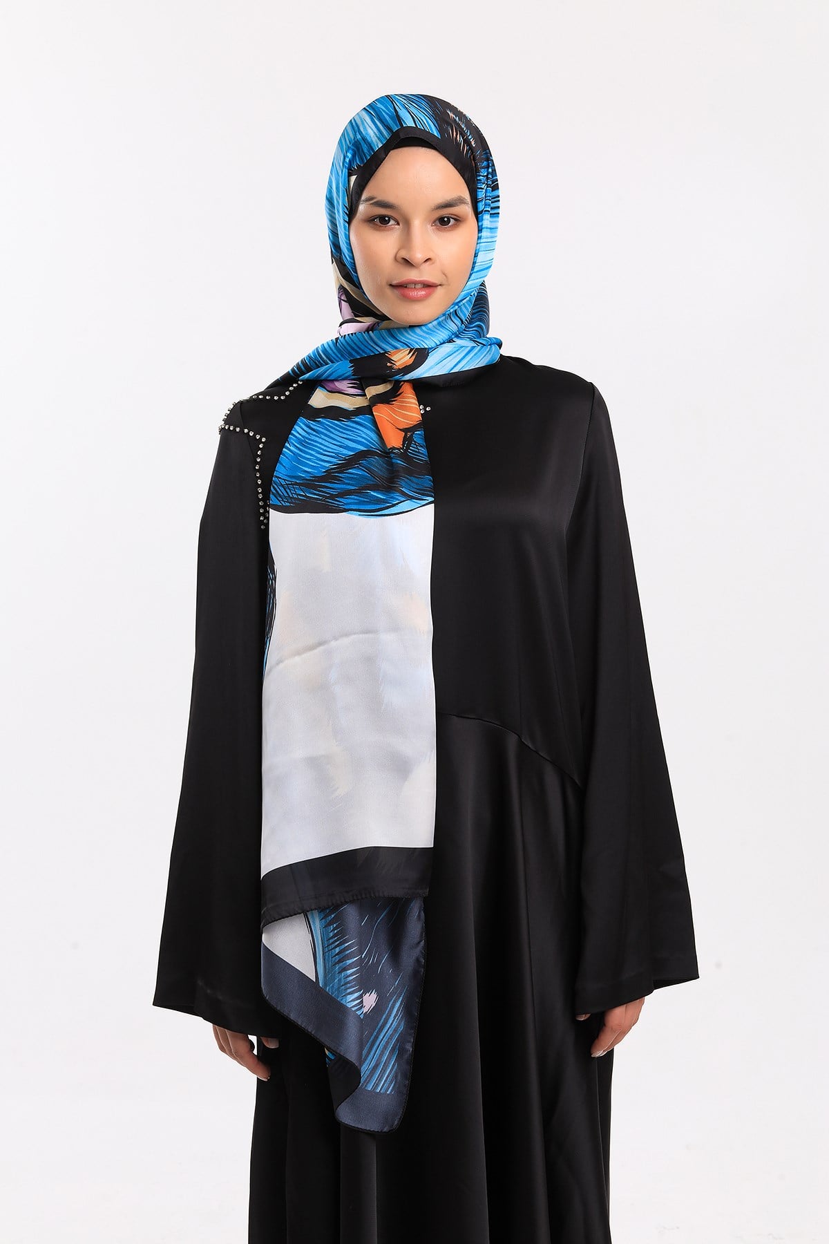DORA SATEN SERİ ŞALKelebek Desen Dora Saten Seri Şal Askısı İle Birlikte 75x200