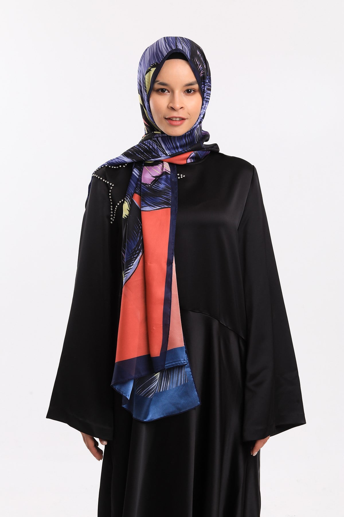 DORA SATEN SERİ ŞALKelebek Desen Dora Saten Seri Şal Askısı İle Birlikte 75x200