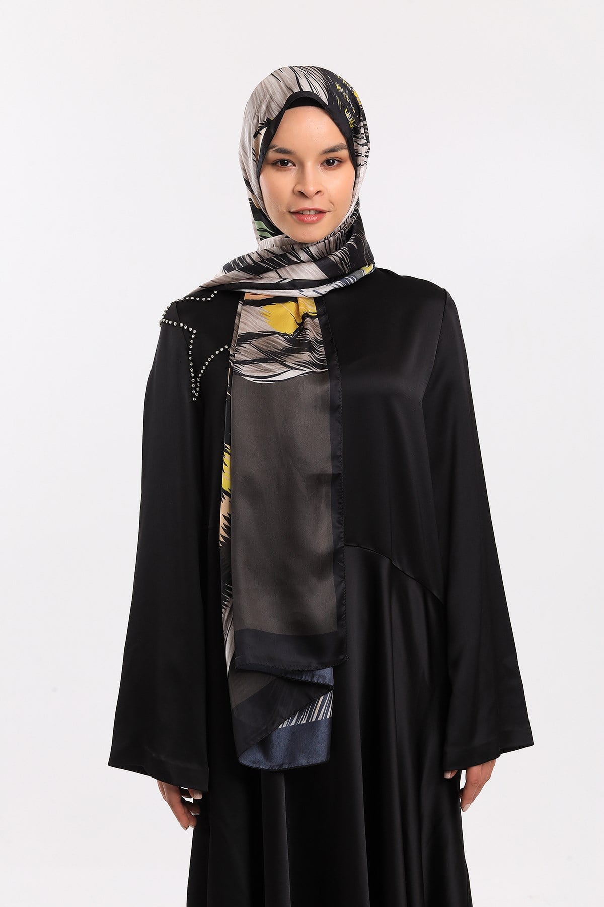 DORA SATEN SERİ ŞALKelebek Desen Dora Saten Seri Şal Askısı İle Birlikte 75x200