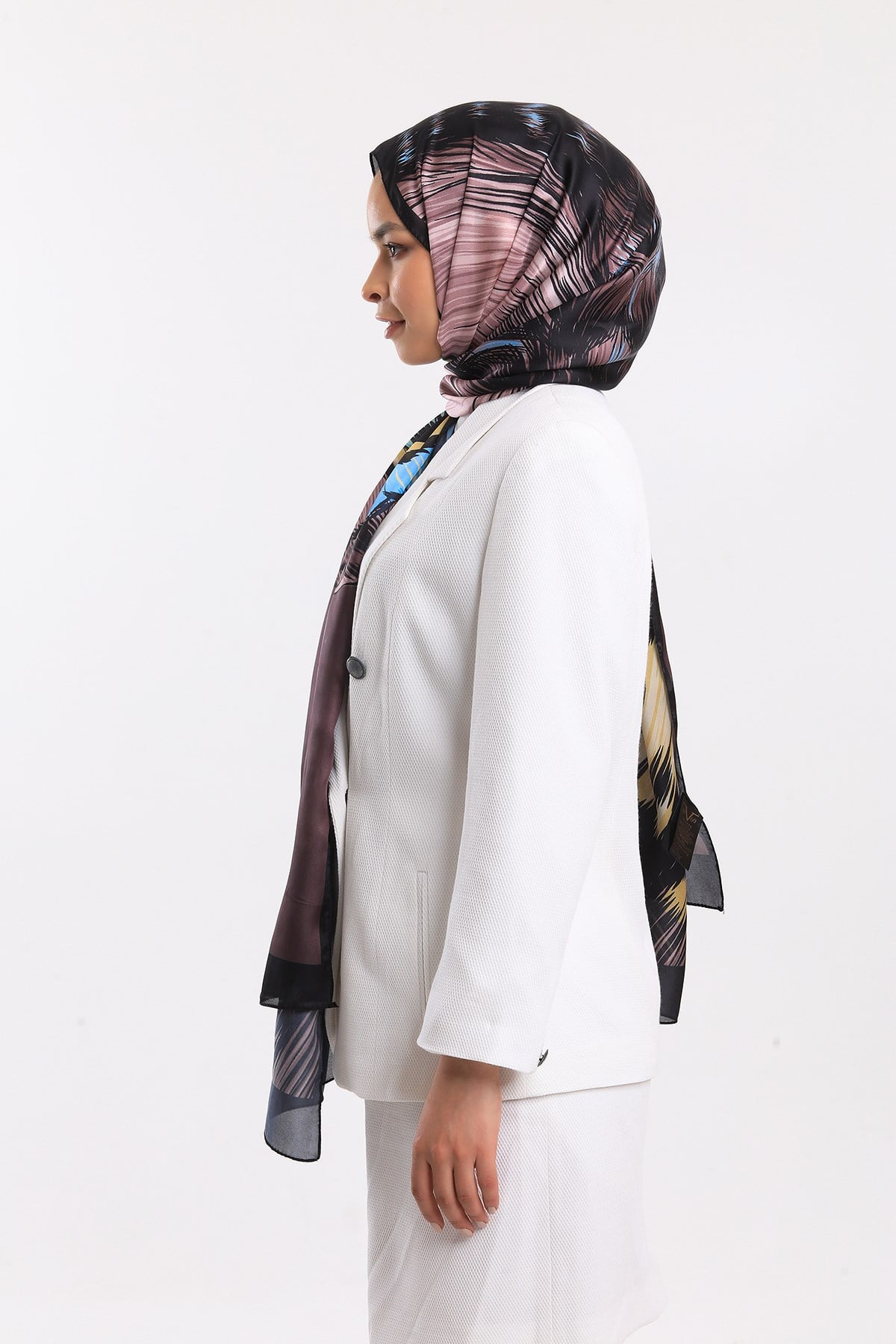 DORA SATEN SERİ ŞALKelebek Desen Dora Saten Seri Şal Askısı İle Birlikte 75x200