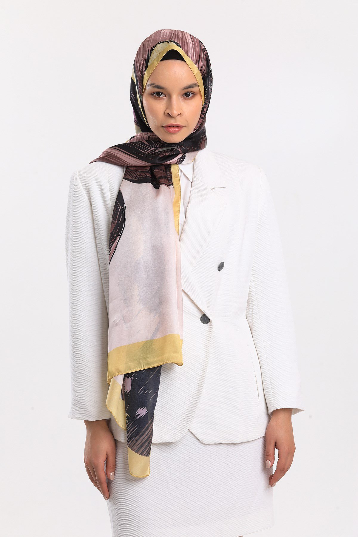 DORA SATEN SERİ ŞALKelebek Desen Dora Saten Seri Şal Askısı İle Birlikte 75x200