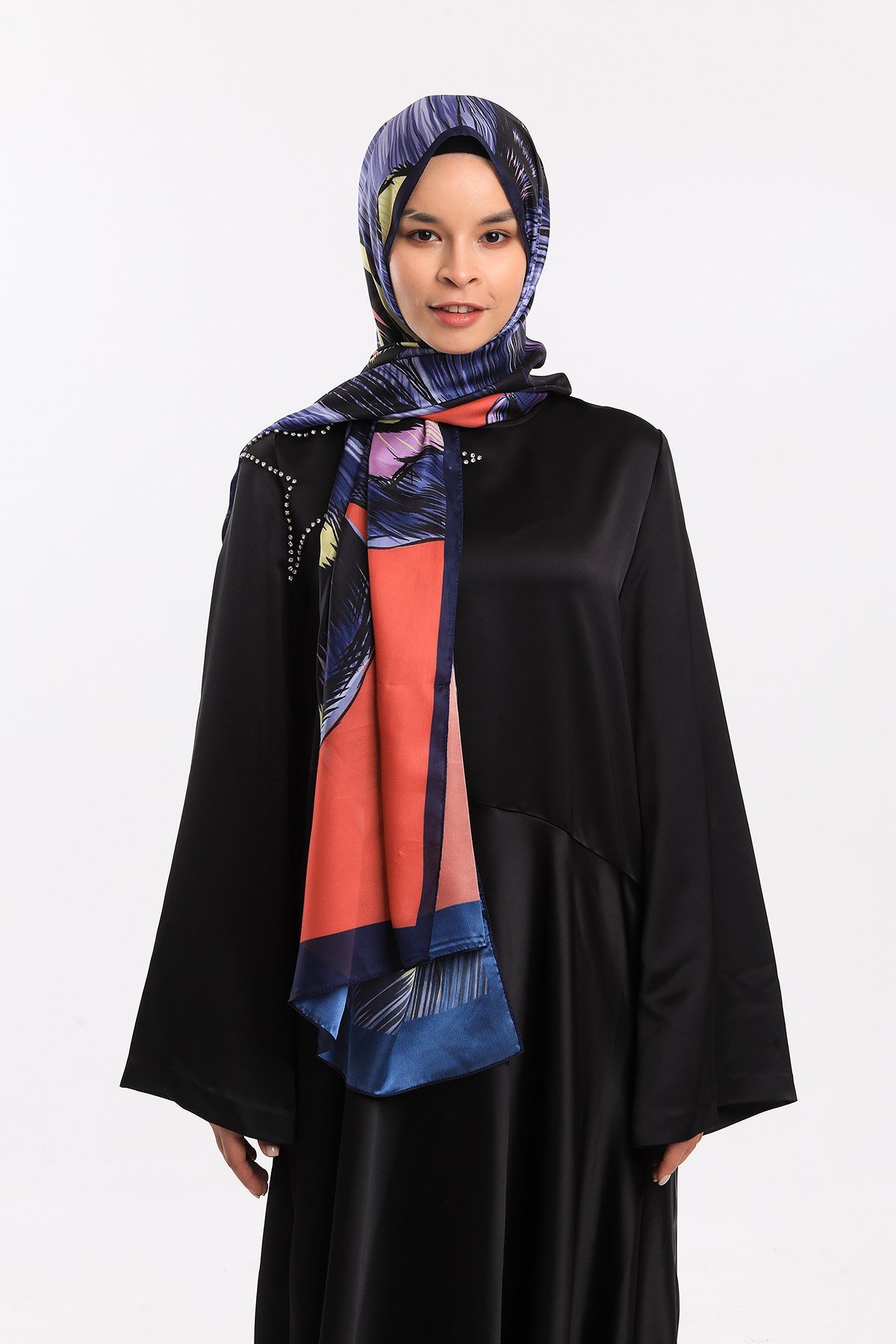 DORA SATEN SERİ ŞALKelebek Desen Dora Saten Seri Şal Askısı İle Birlikte 75x200