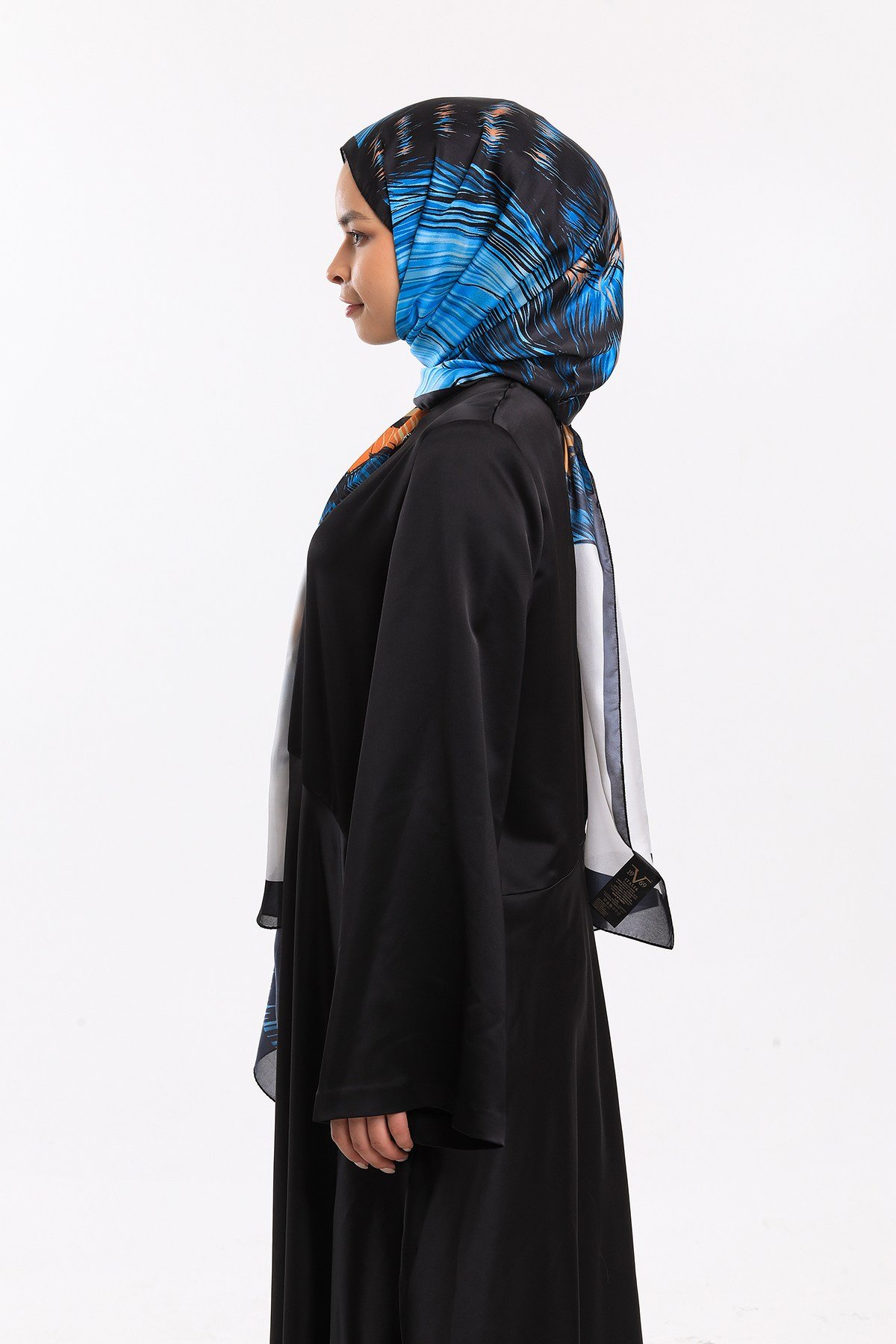 DORA SATEN SERİ ŞALKelebek Desen Dora Saten Seri Şal Askısı İle Birlikte 75x200