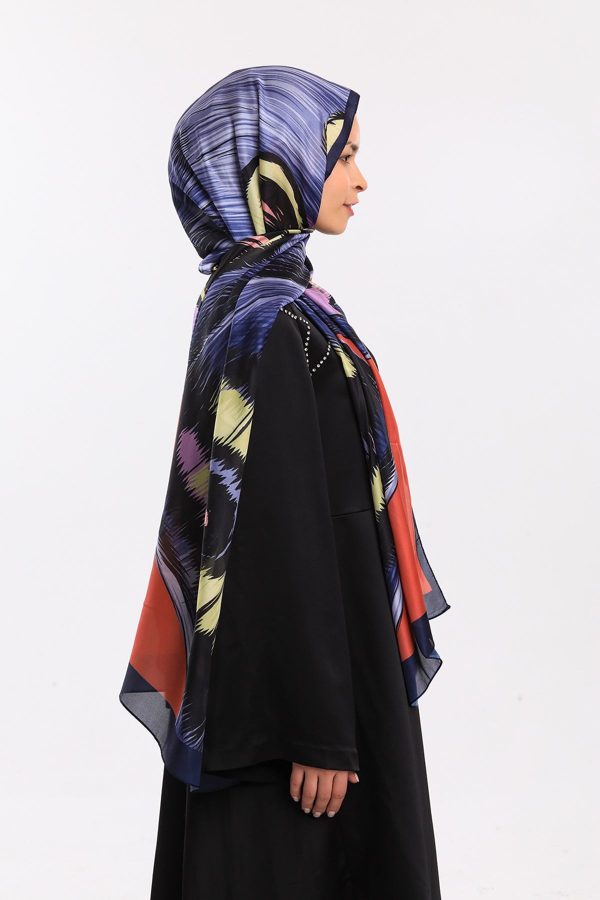 DORA SATEN SERİ ŞALKelebek Desen Dora Saten Seri Şal Askısı İle Birlikte 75x200
