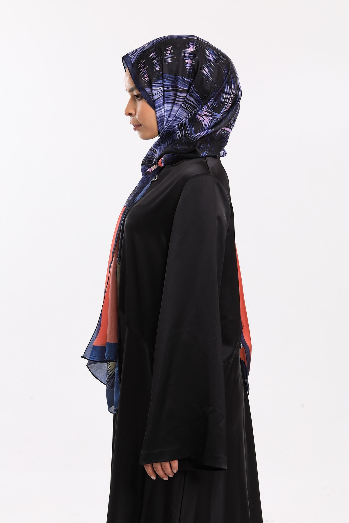 DORA SATEN SERİ ŞALKelebek Desen Dora Saten Seri Şal Askısı İle Birlikte 75x200