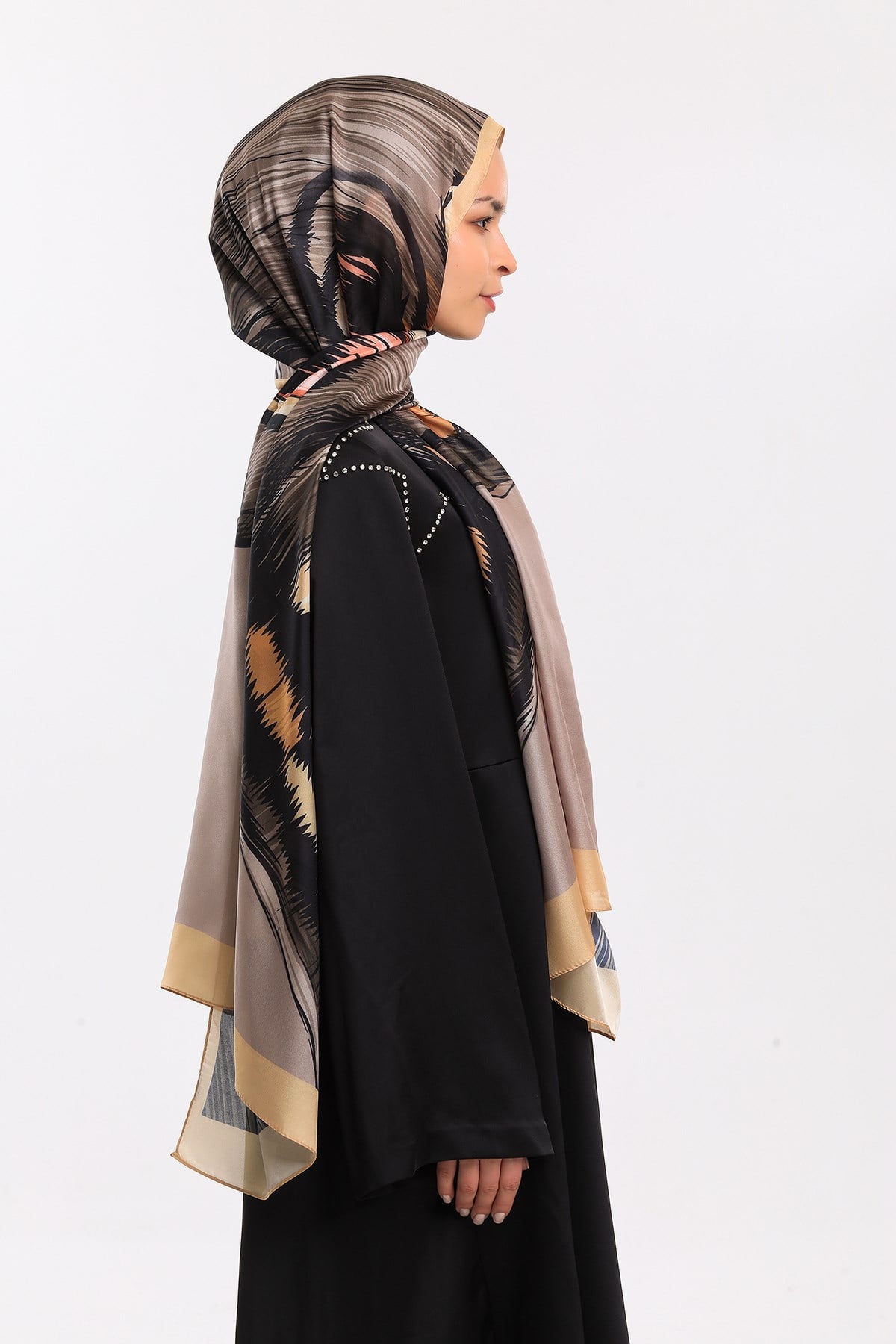 DORA SATEN SERİ ŞALKelebek Desen Dora Saten Seri Şal Askısı İle Birlikte 75x200