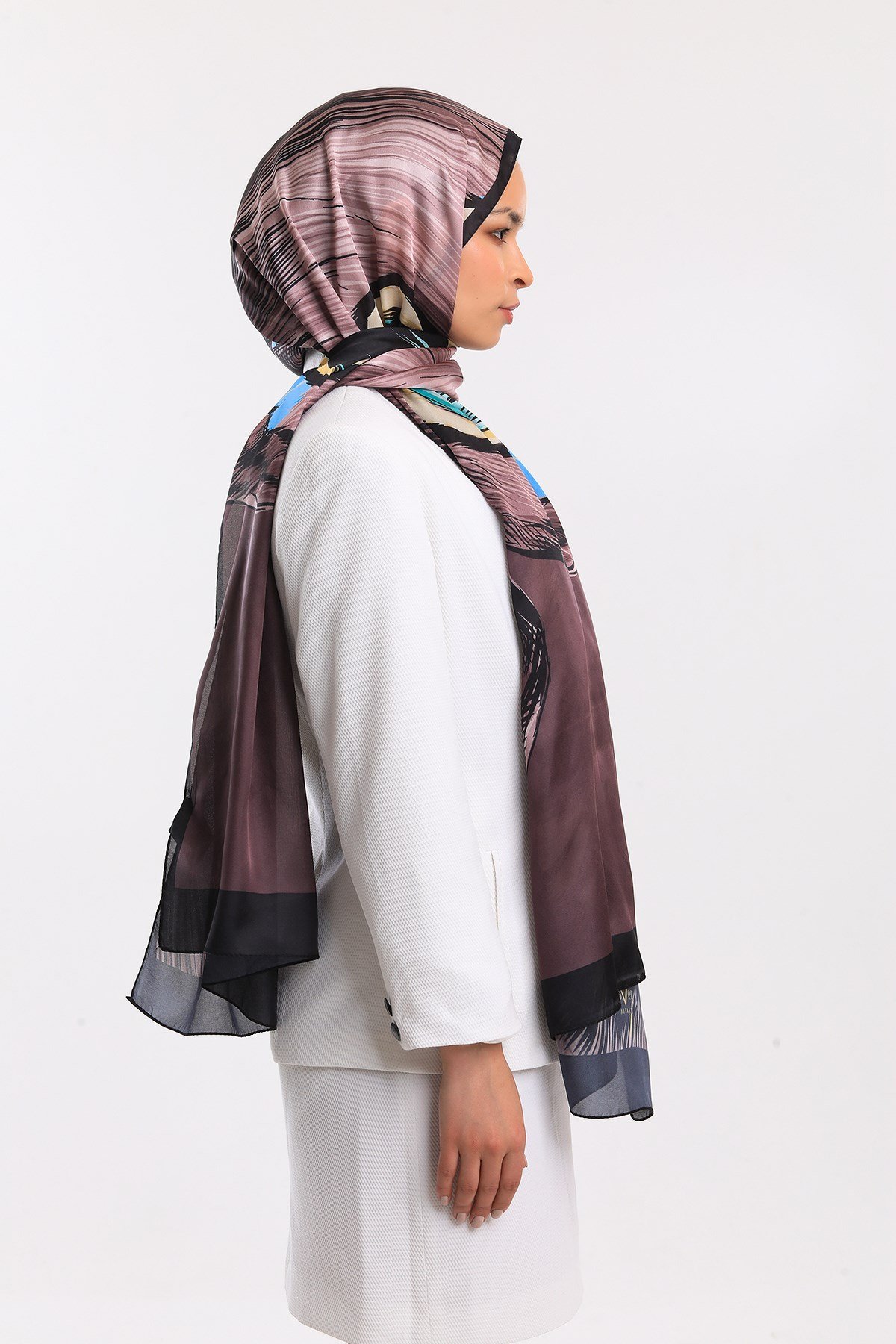 DORA SATEN SERİ ŞALKelebek Desen Dora Saten Seri Şal Askısı İle Birlikte 75x200