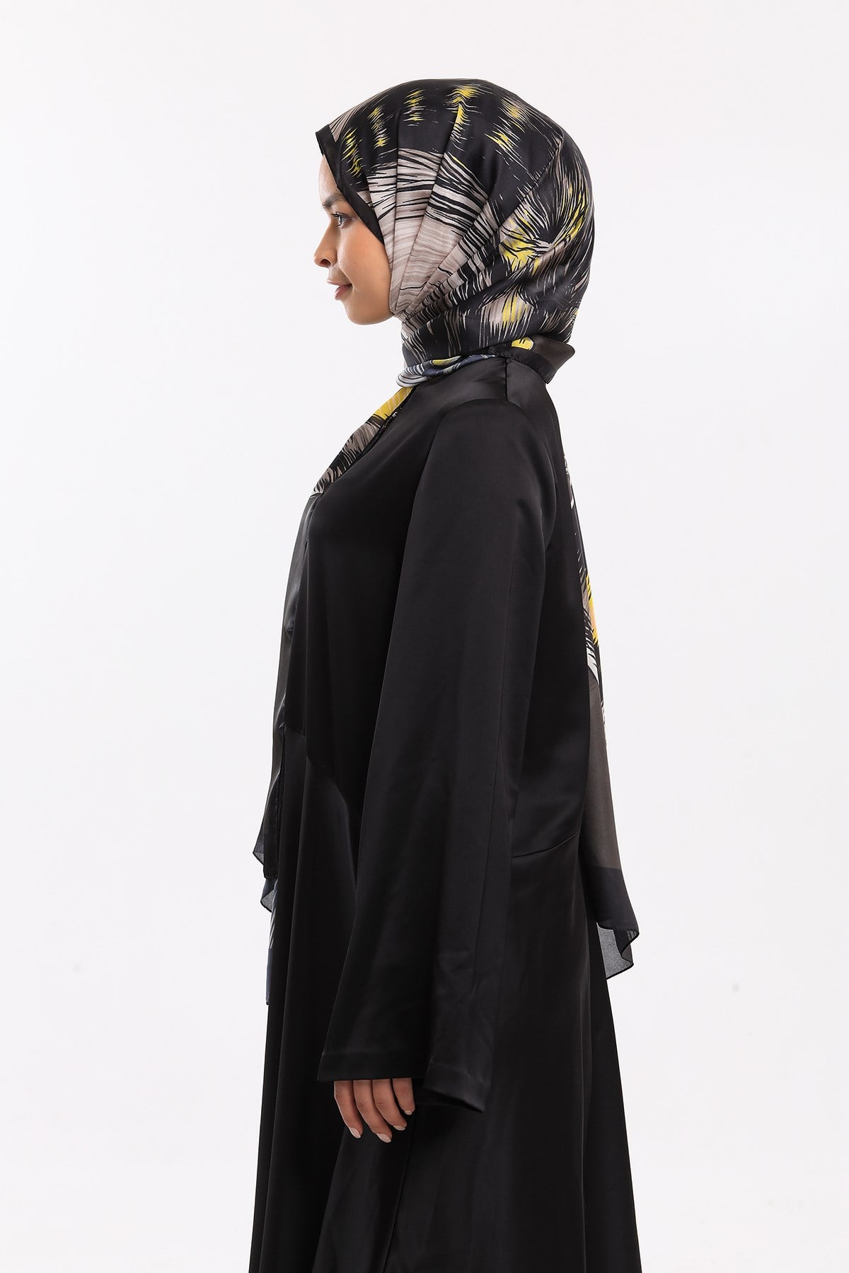 DORA SATEN SERİ ŞALKelebek Desen Dora Saten Seri Şal Askısı İle Birlikte 75x200