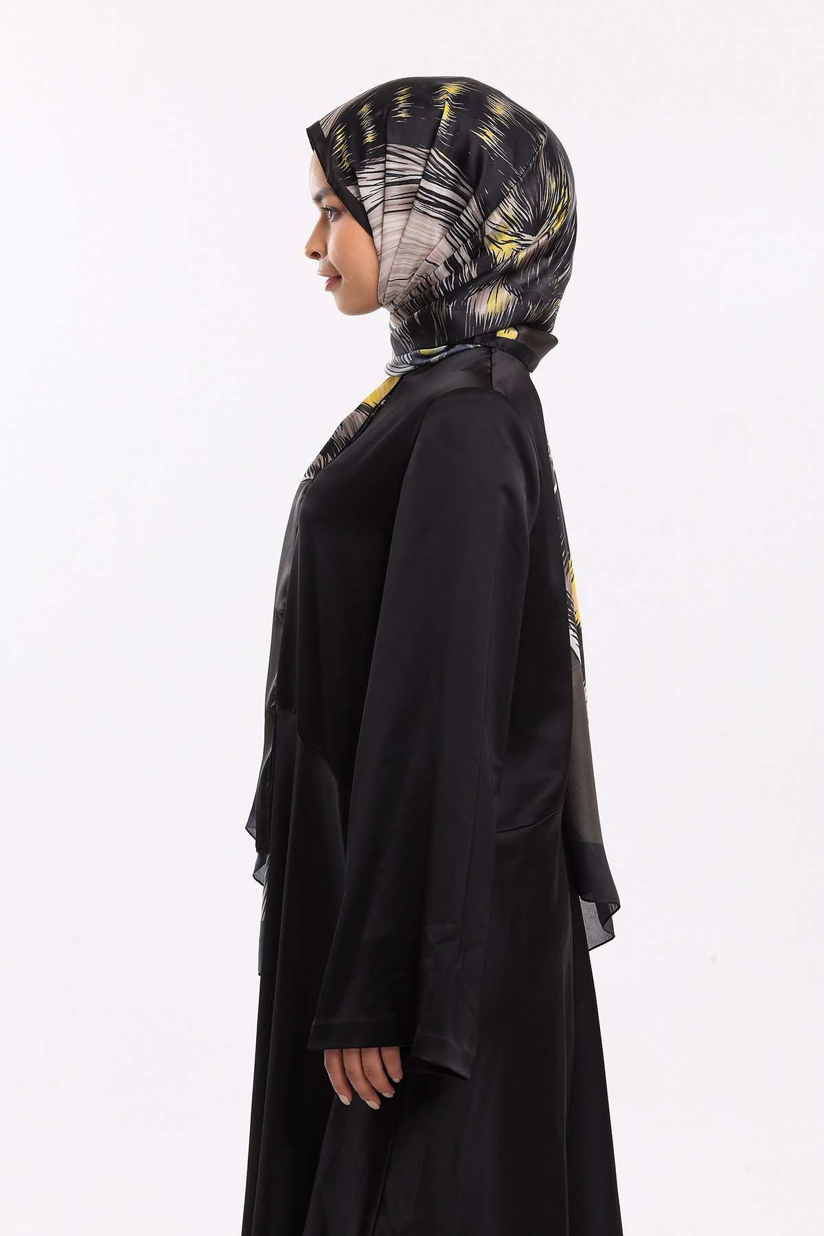 DORA SATEN SERİ ŞALKelebek Desen Dora Saten Seri Şal Askısı İle Birlikte 75x200